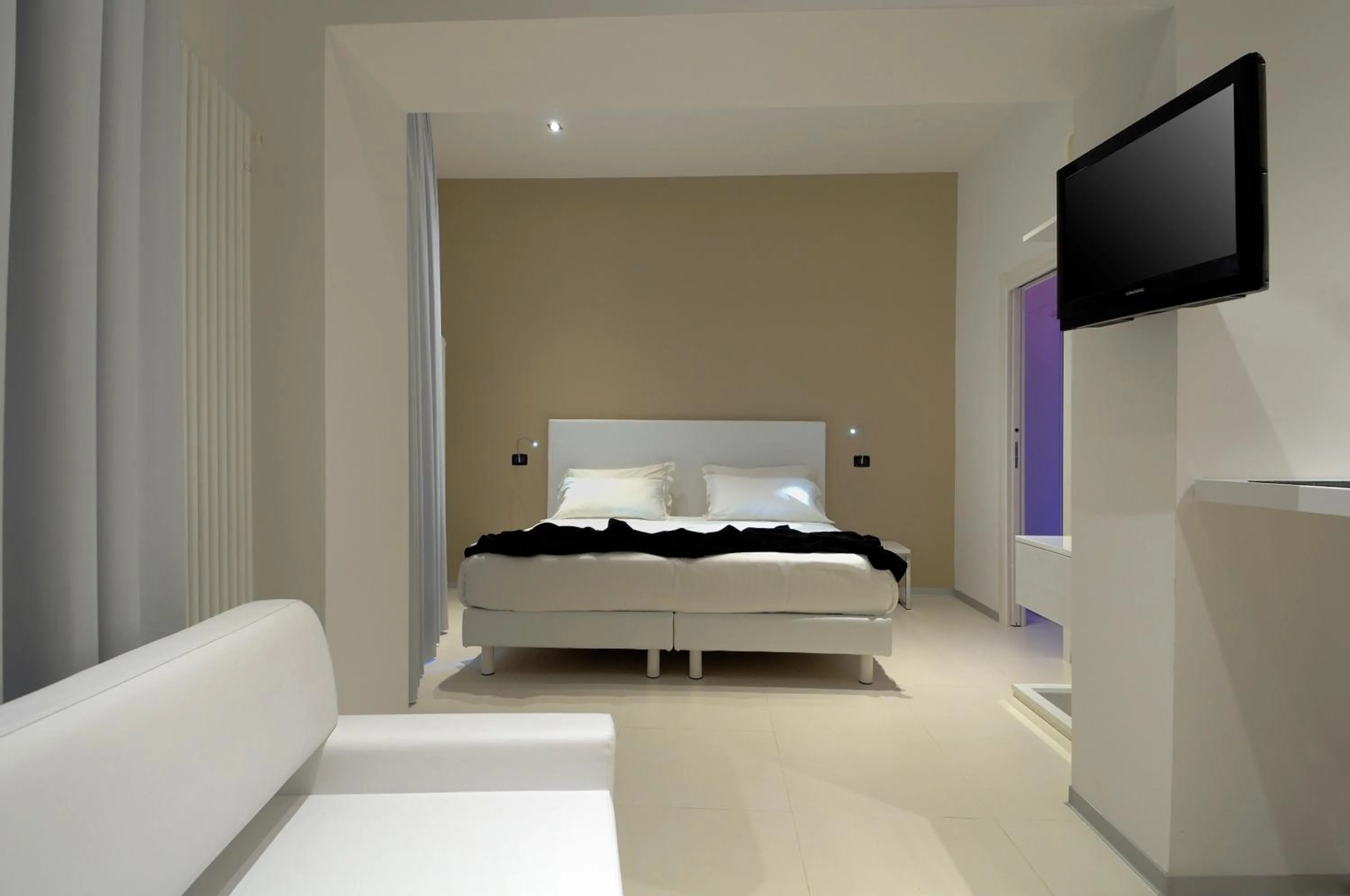 Photo of the whole room, Bed in Hotel Metropolitan