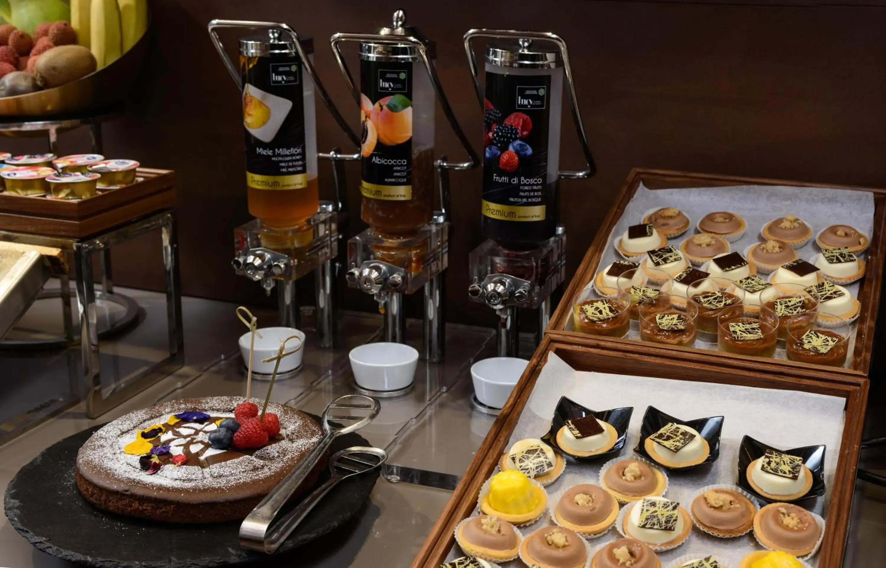 Food in Hotel Metropolitan Food in Hotel Metropolitan