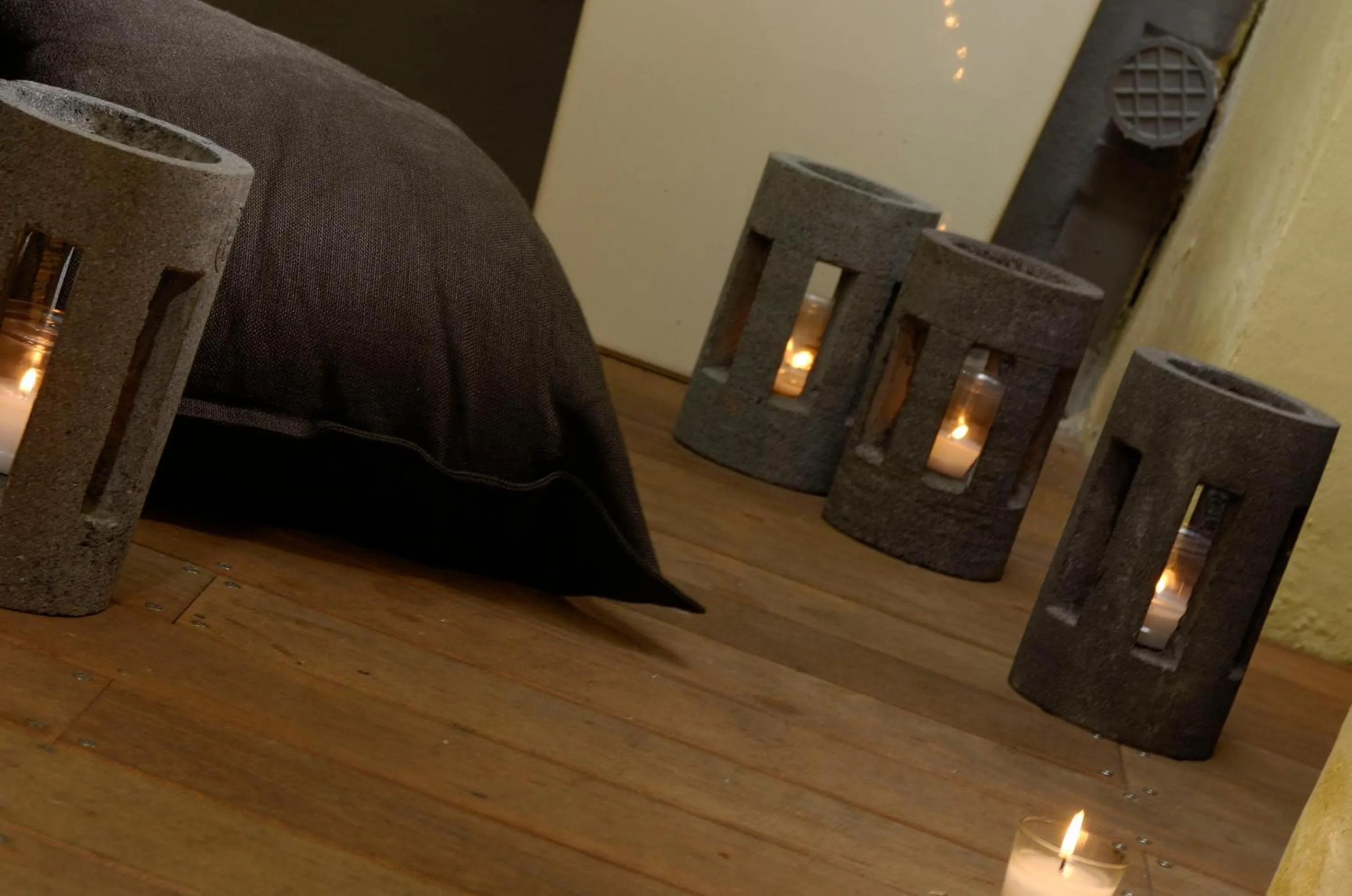 Balcony/Terrace, Bed in Hotel Metropolitan