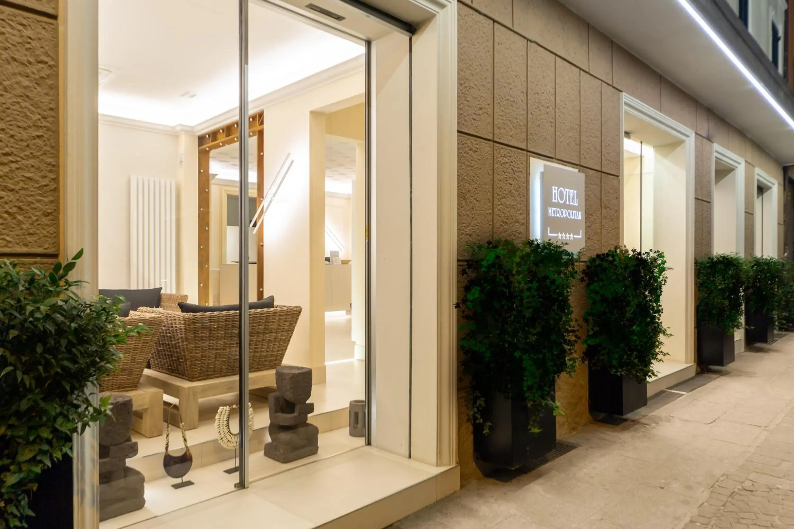 Facade/entrance in Hotel Metropolitan Facade/entrance in Hotel Metropolitan