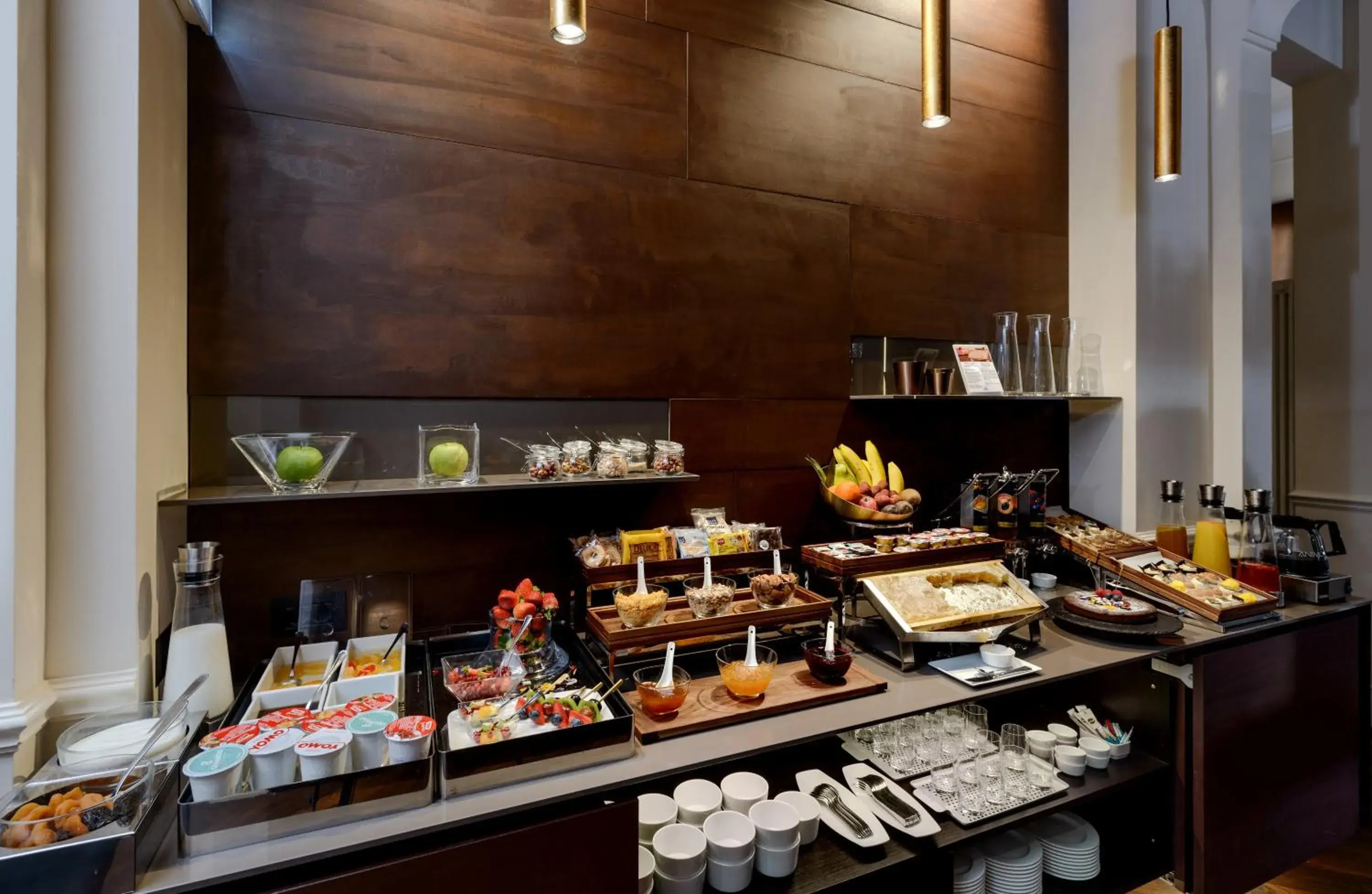 Restaurant/places to eat in Hotel Metropolitan Restaurant/places to eat in Hotel Metropolitan