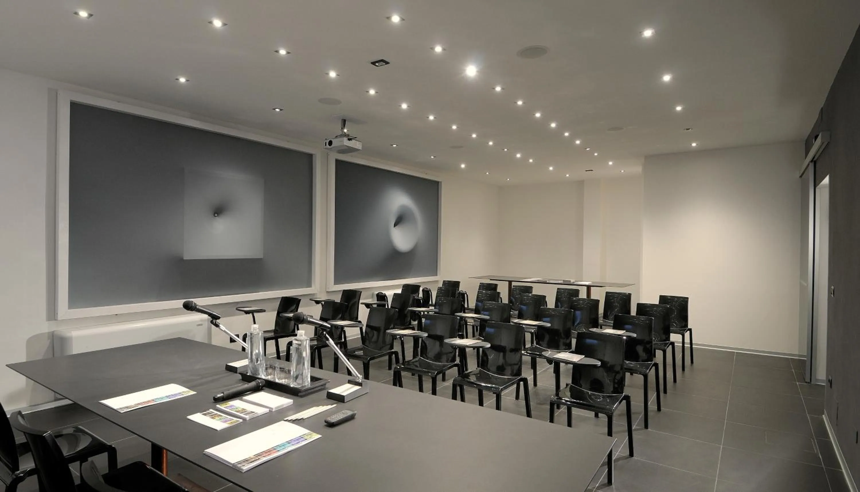 Business facilities in Hotel Metropolitan