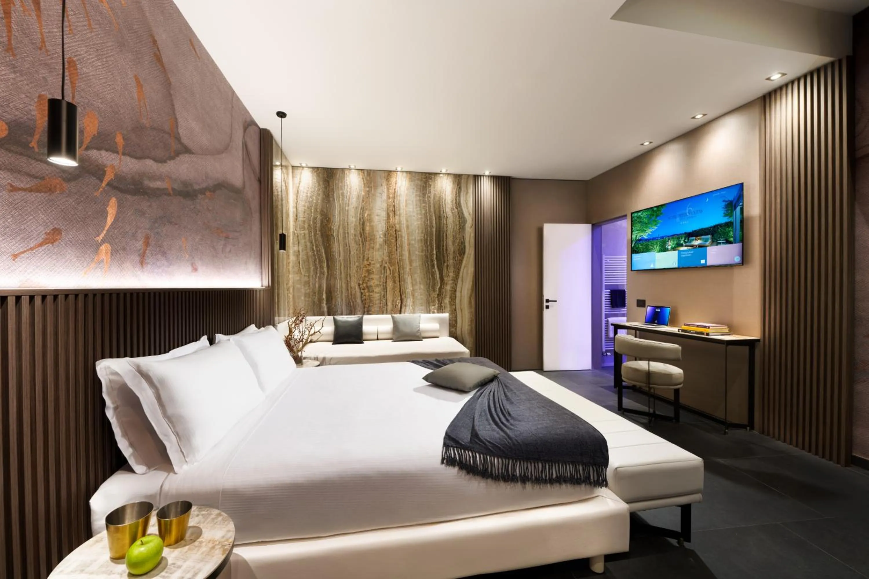 Bed in Hotel Metropolitan