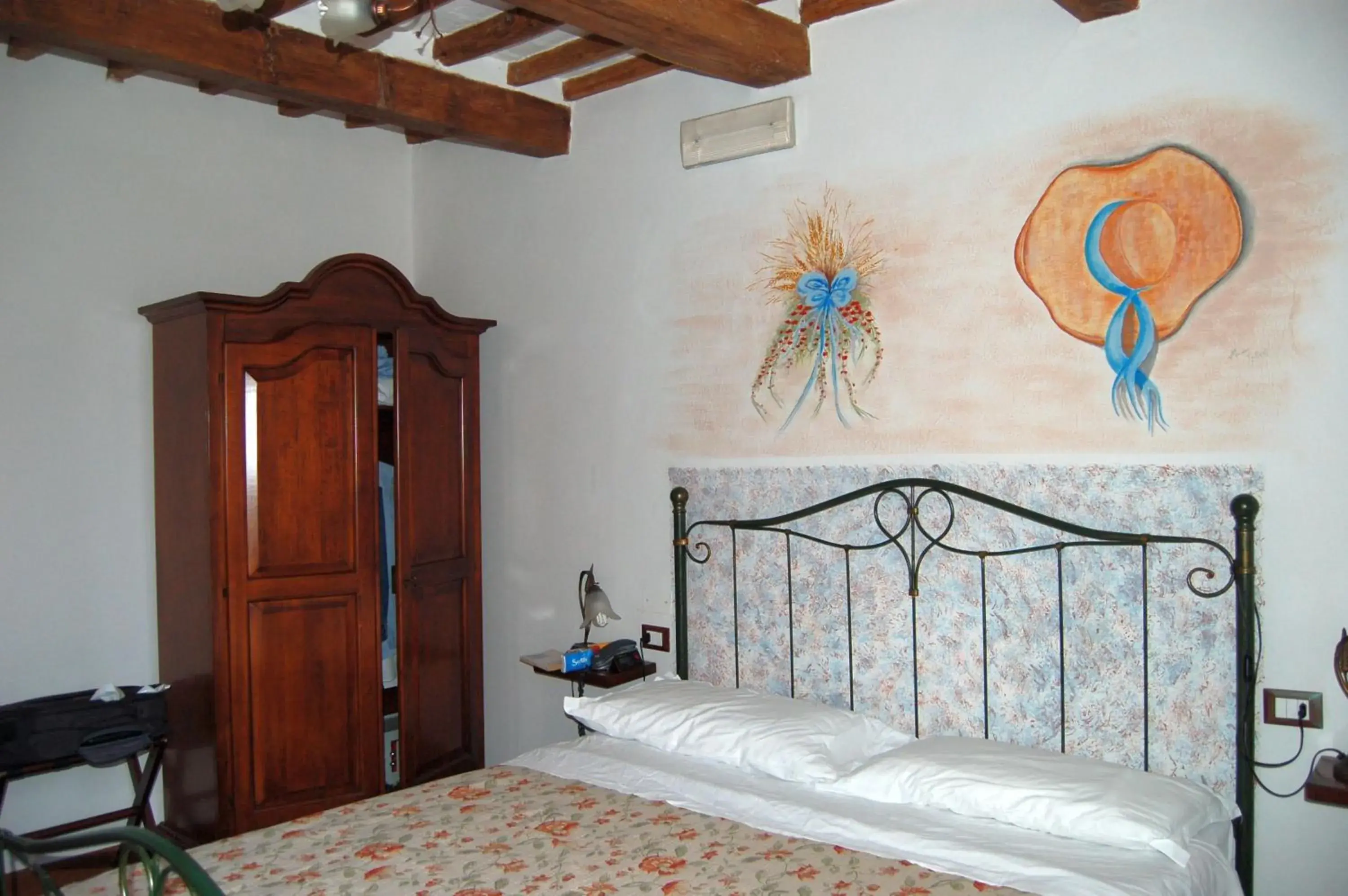 Bedroom, Bed in Hotel Leonardo Bedroom, Bed in Hotel Leonardo