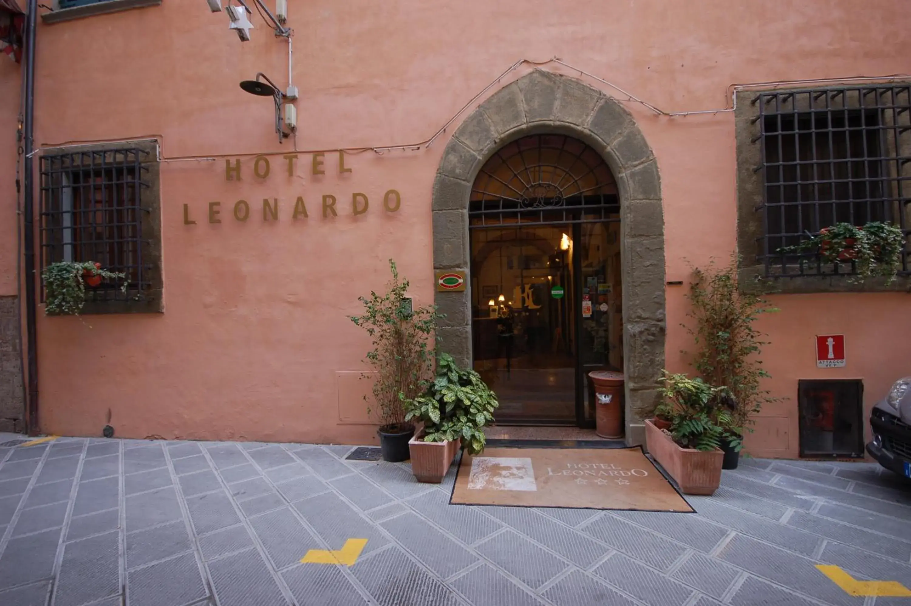 Facade/entrance in Hotel Leonardo Facade/entrance in Hotel Leonardo