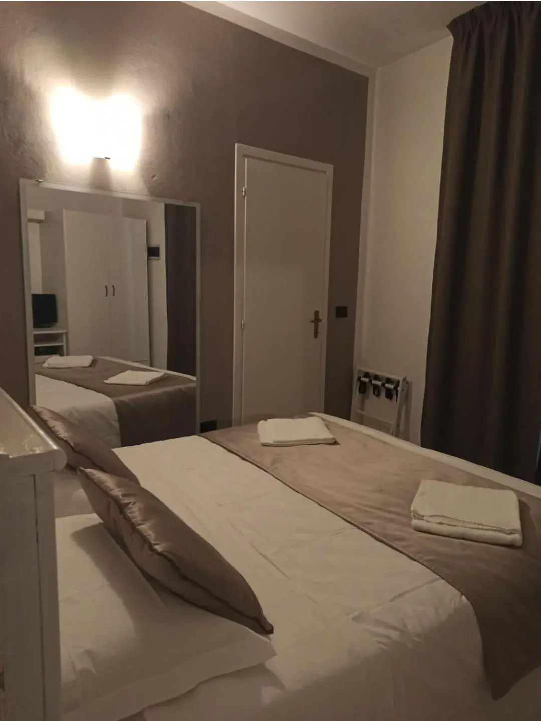 Bed in Hotel Leonardo Bed in Hotel Leonardo