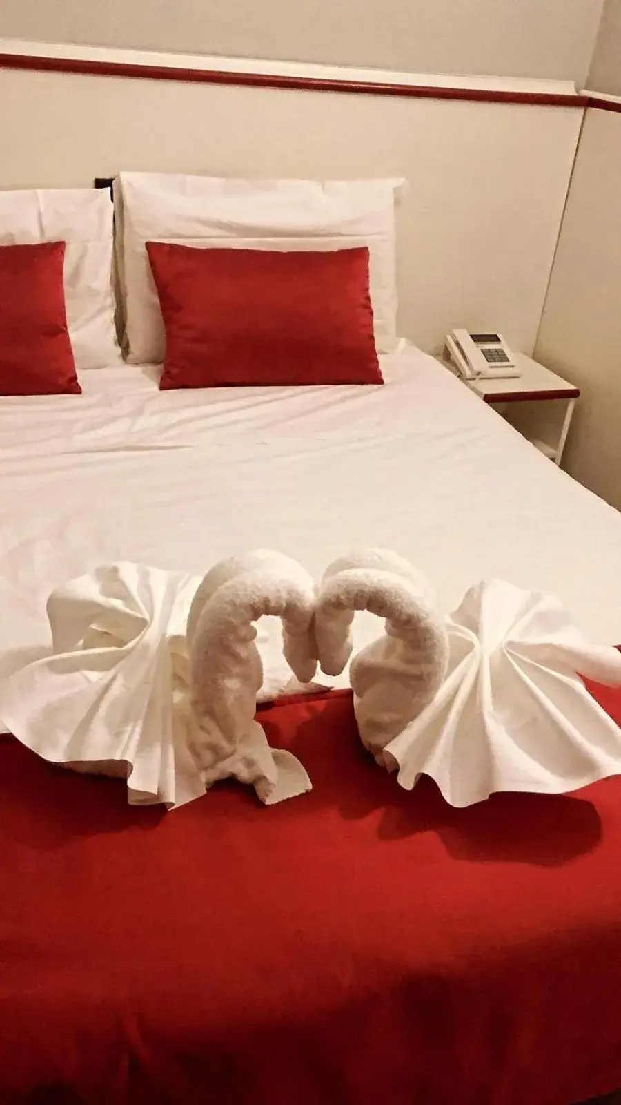 Bedroom, Bed in Hotel Leonardo Bedroom, Bed in Hotel Leonardo