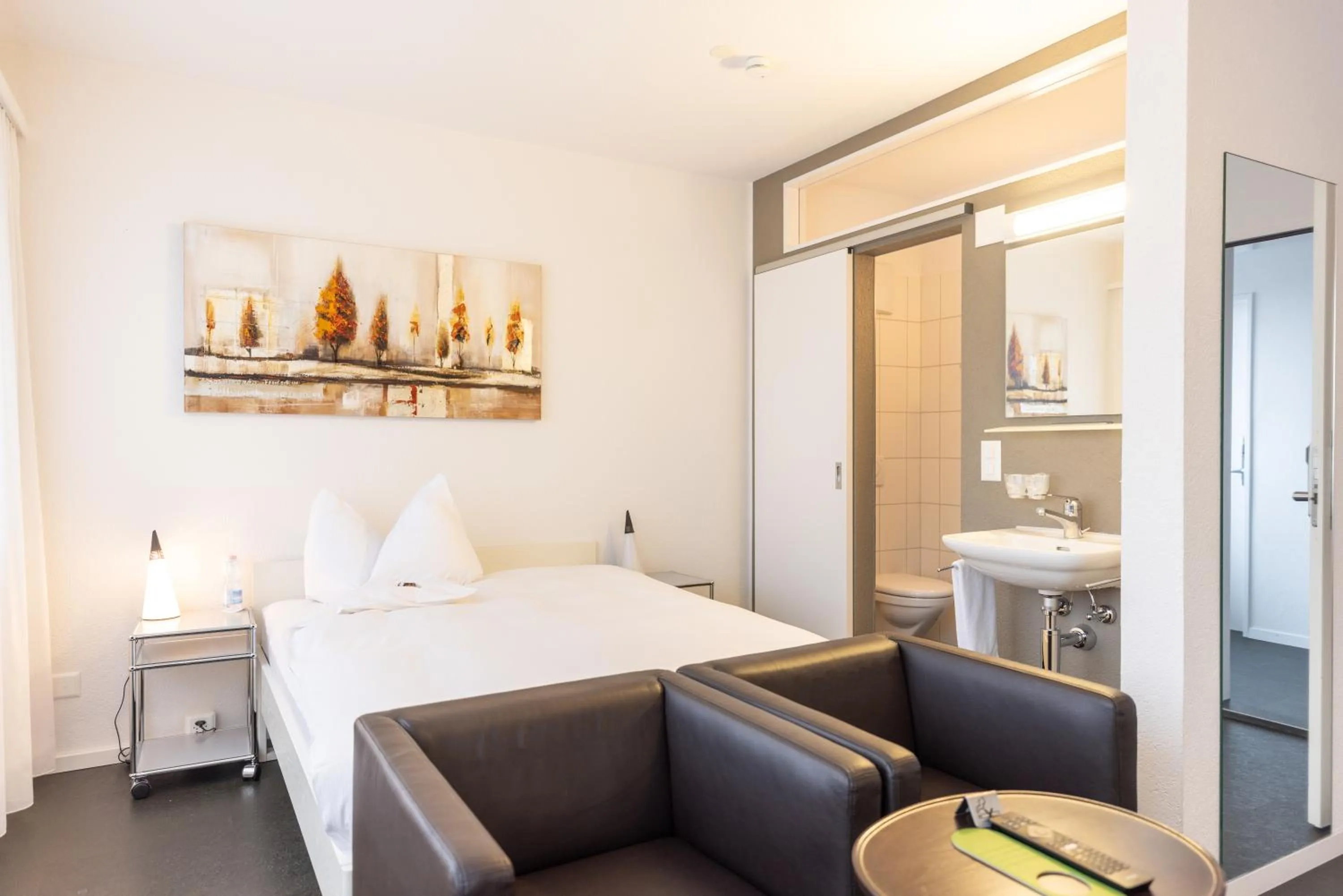 Photo of the whole room, Bed in Hotel Bären Niederscherli