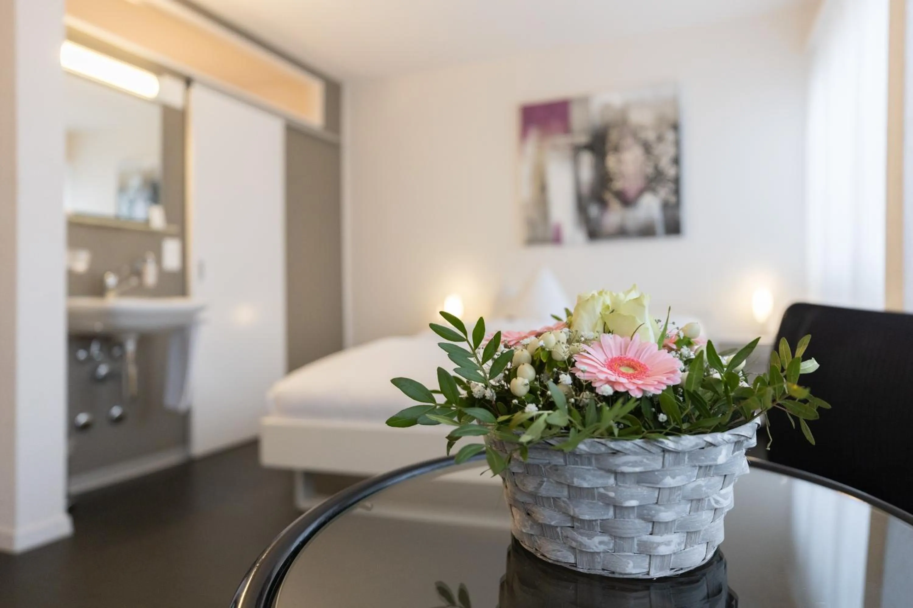 Seating area, Bed in Hotel Bären Niederscherli