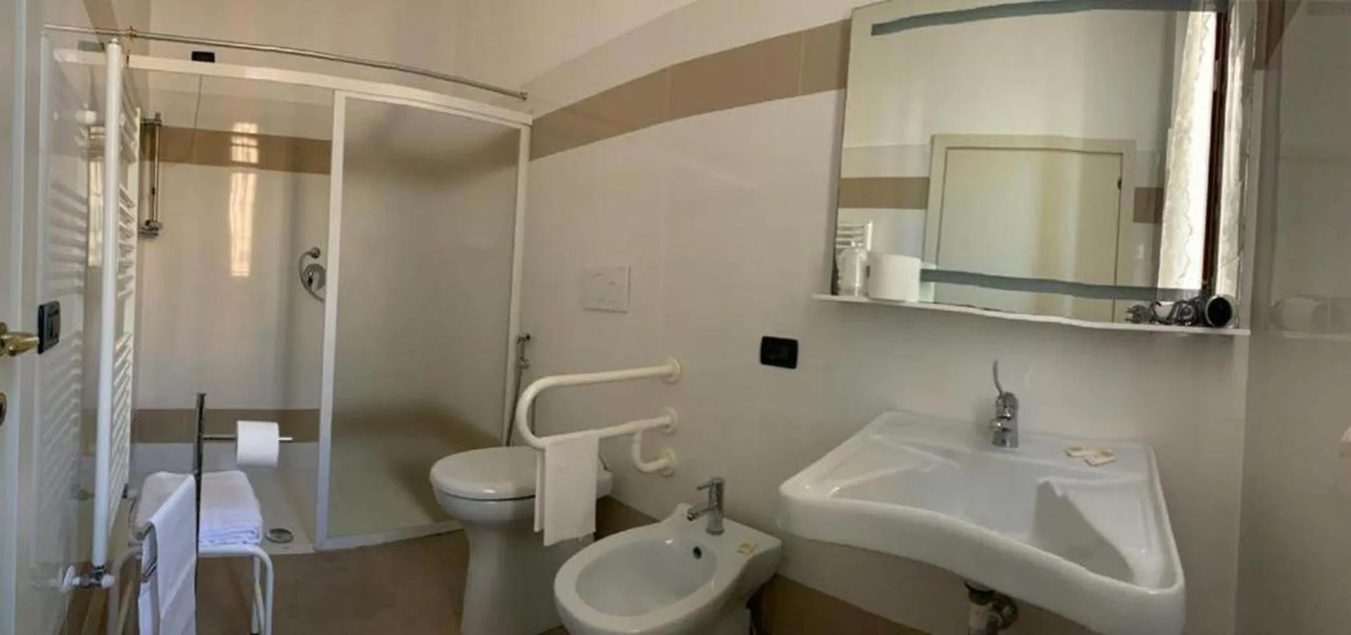 Bathroom in Hotel Corallo