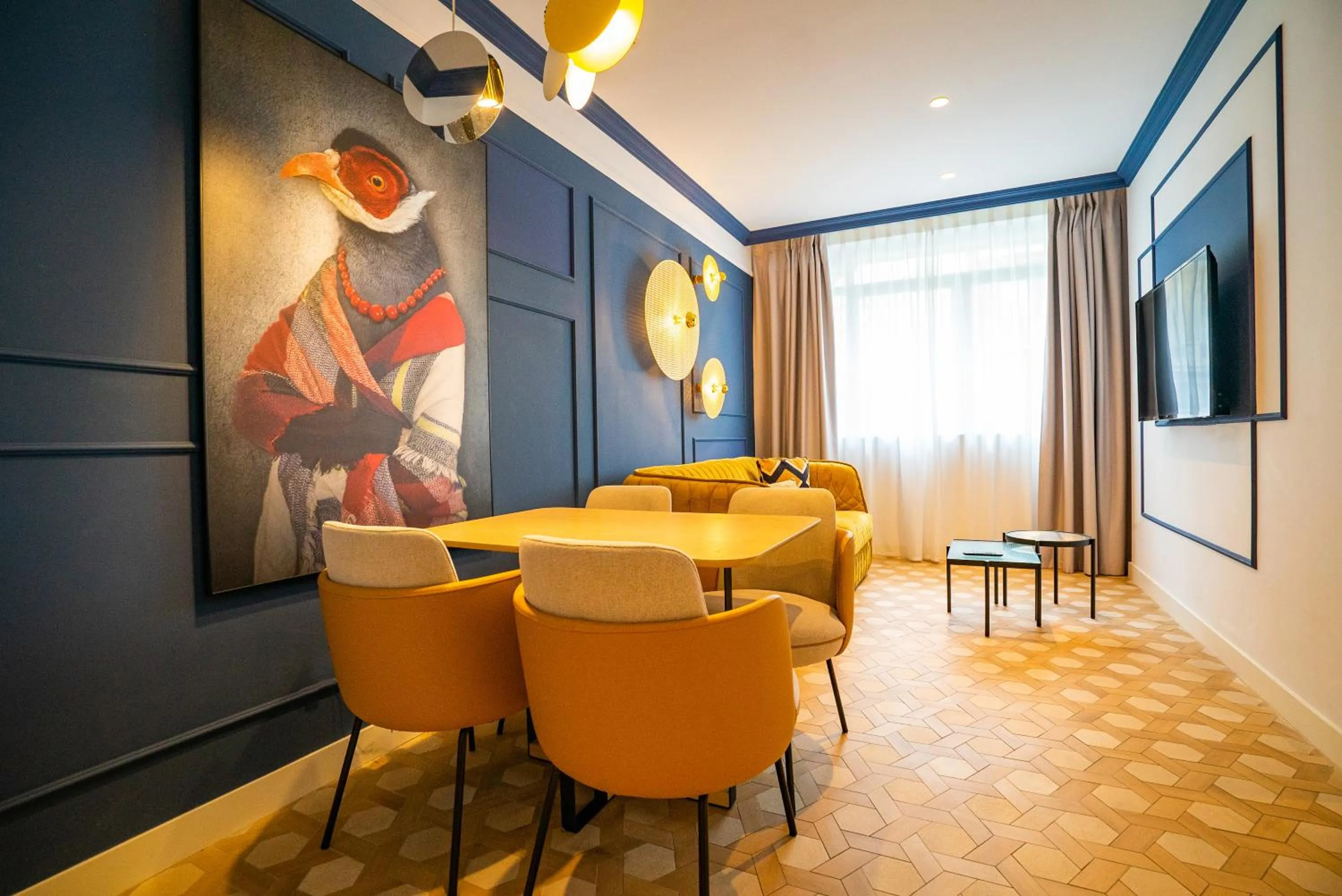 Communal lounge/ TV room in SmartRental Collection Gran Vía Capital