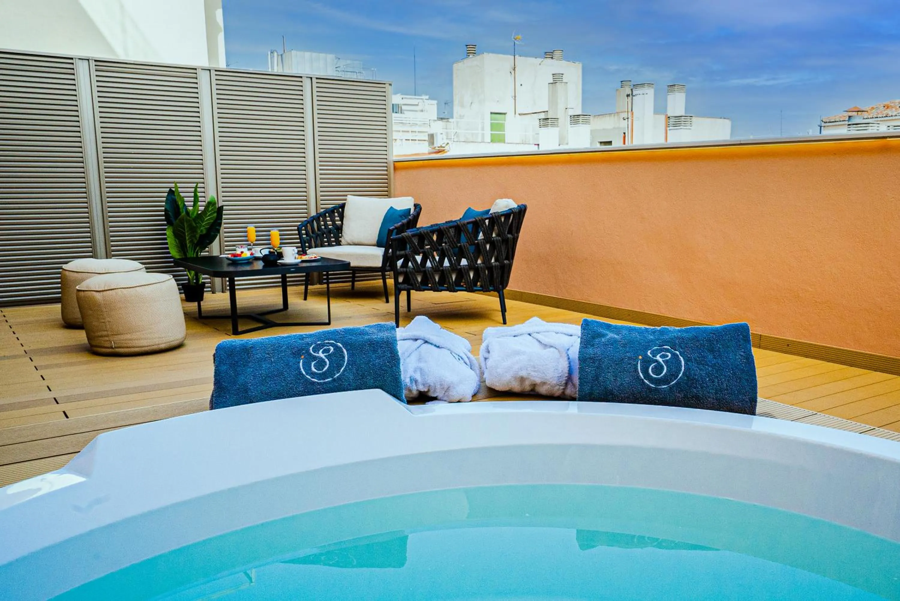 Hot Tub in SmartRental Collection Gran Vía Capital