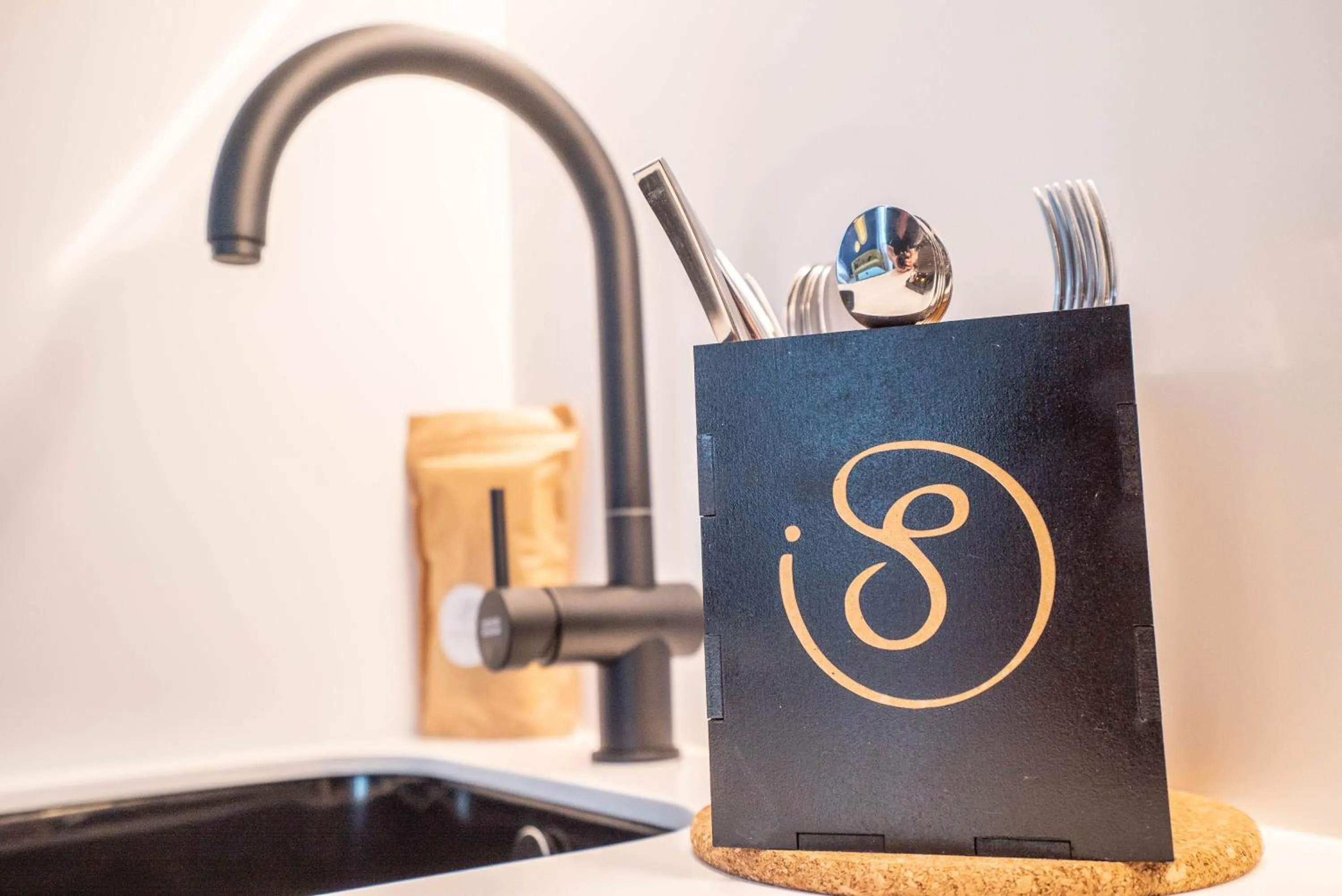 Kitchen or kitchenette in SmartRental Collection Gran Vía Capital