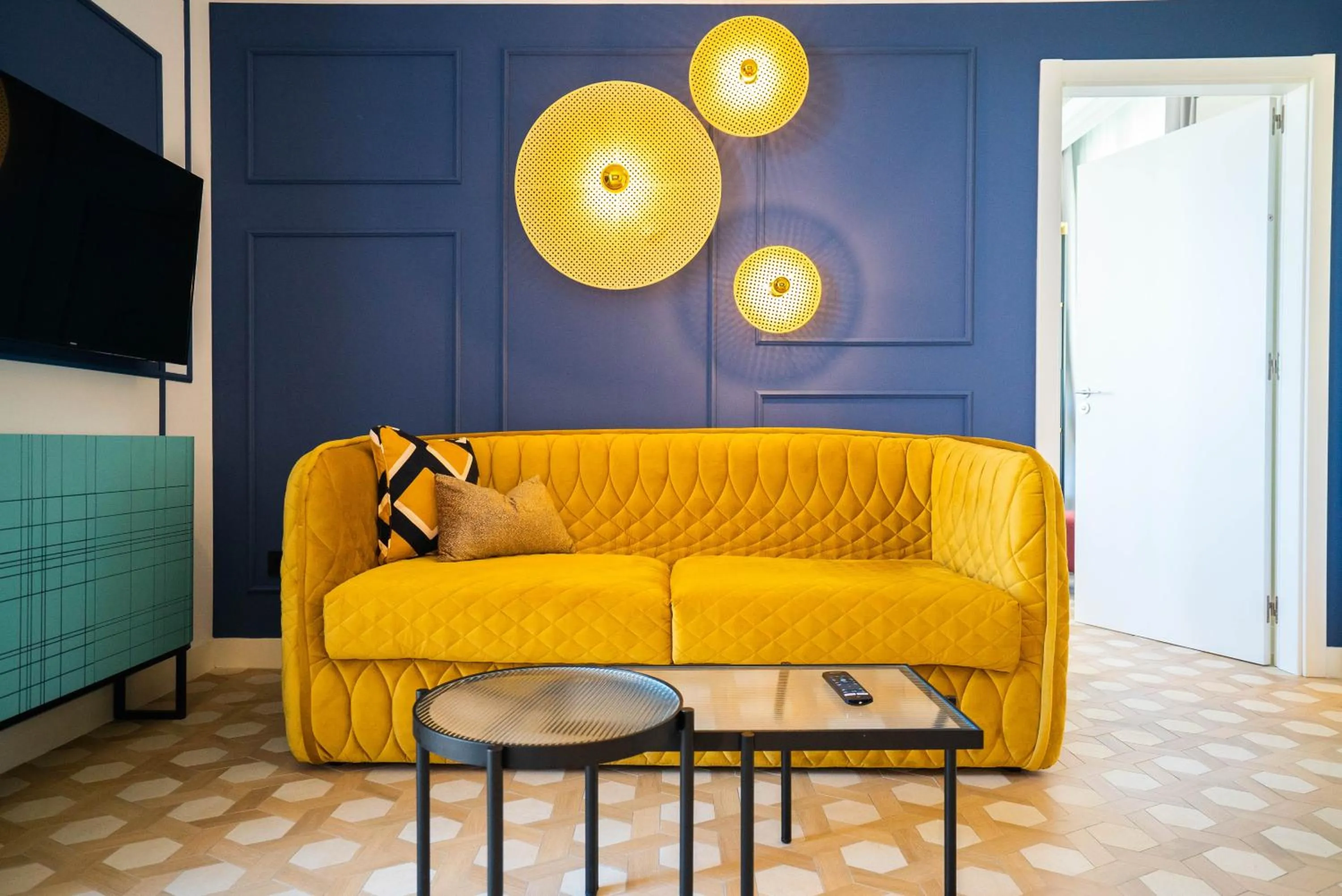 TV and multimedia in SmartRental Collection Gran Vía Capital