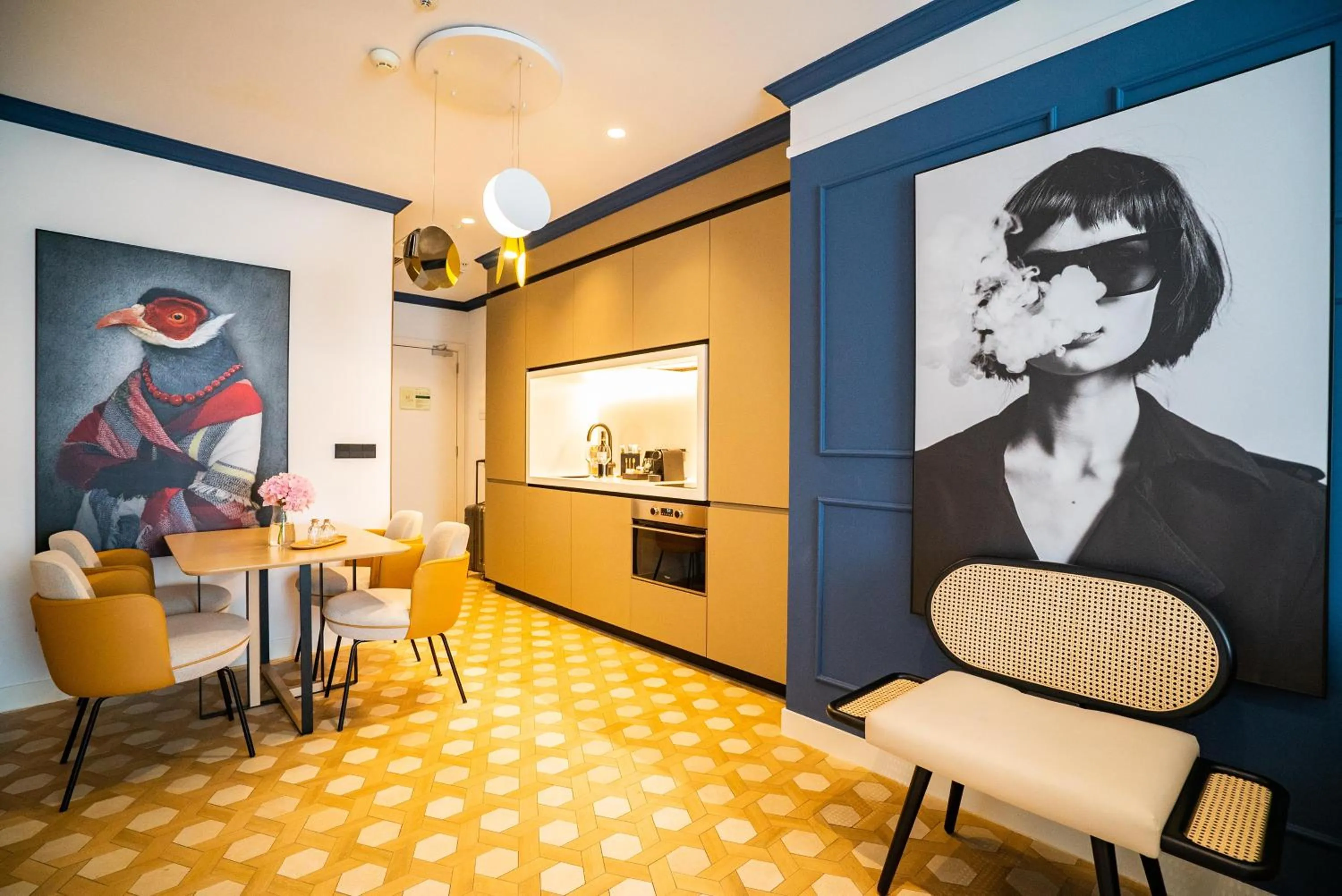 Kitchen or kitchenette in SmartRental Collection Gran Vía Capital