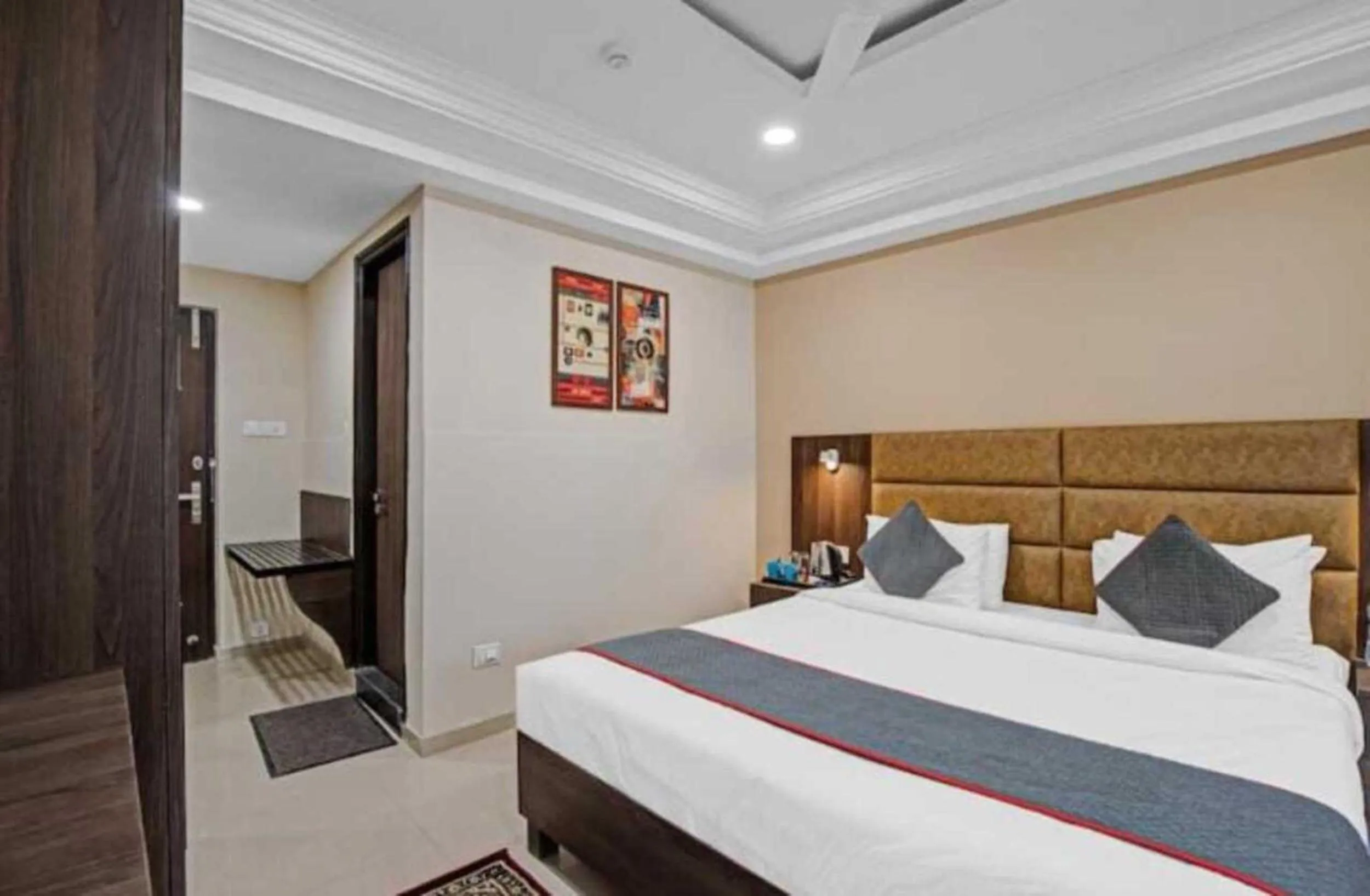 Bedroom, Bed in Alba Premier, Ahmedabad