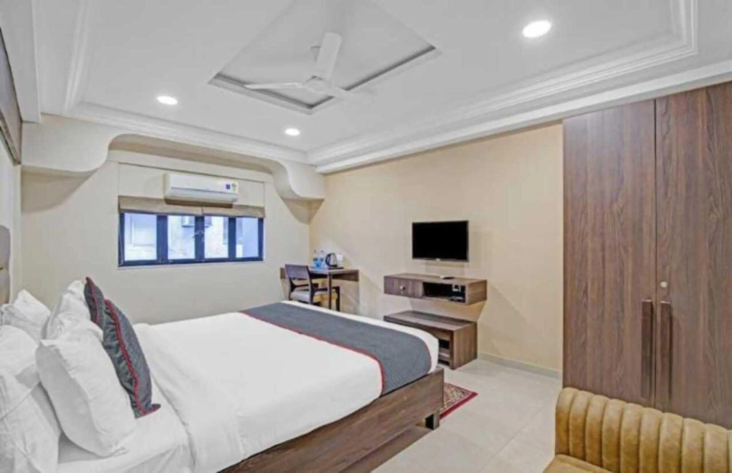 Bedroom, Bed in Alba Premier, Ahmedabad