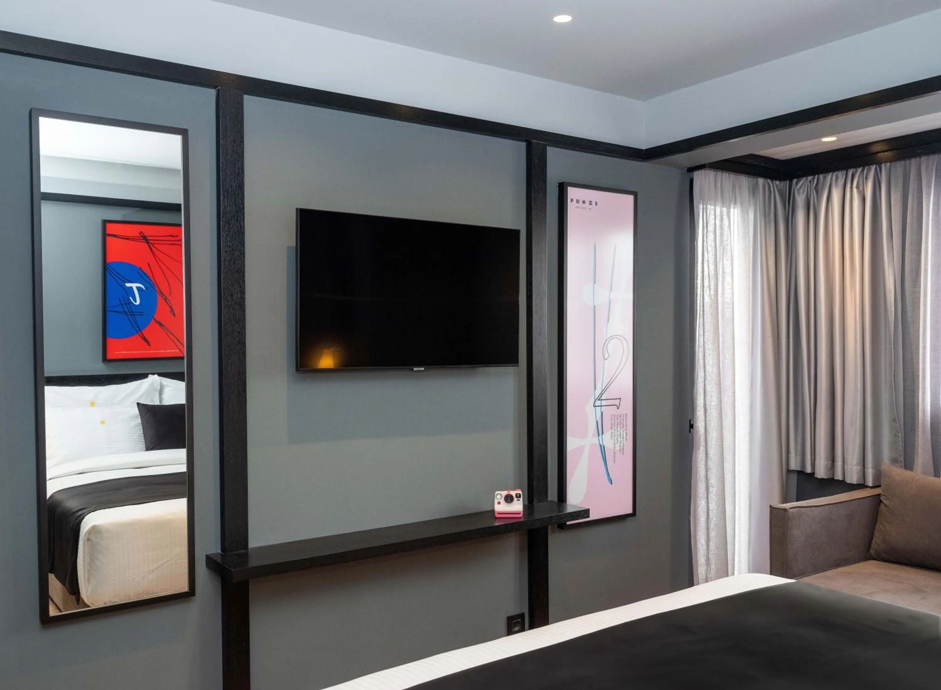 Bed in 3 Pines Design Living