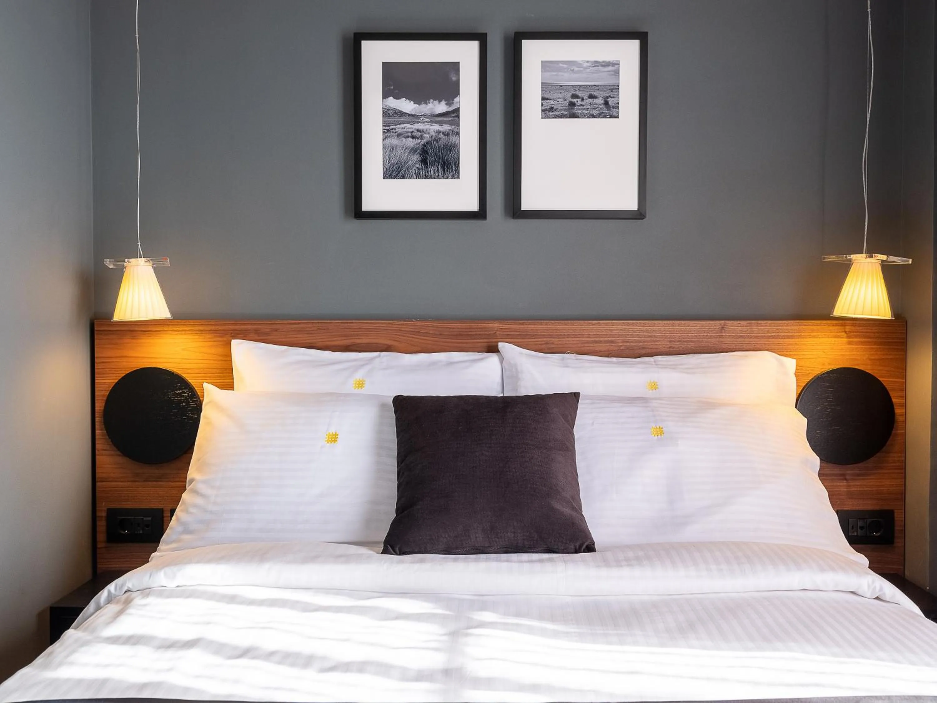 Bed in 3 Pines Design Living