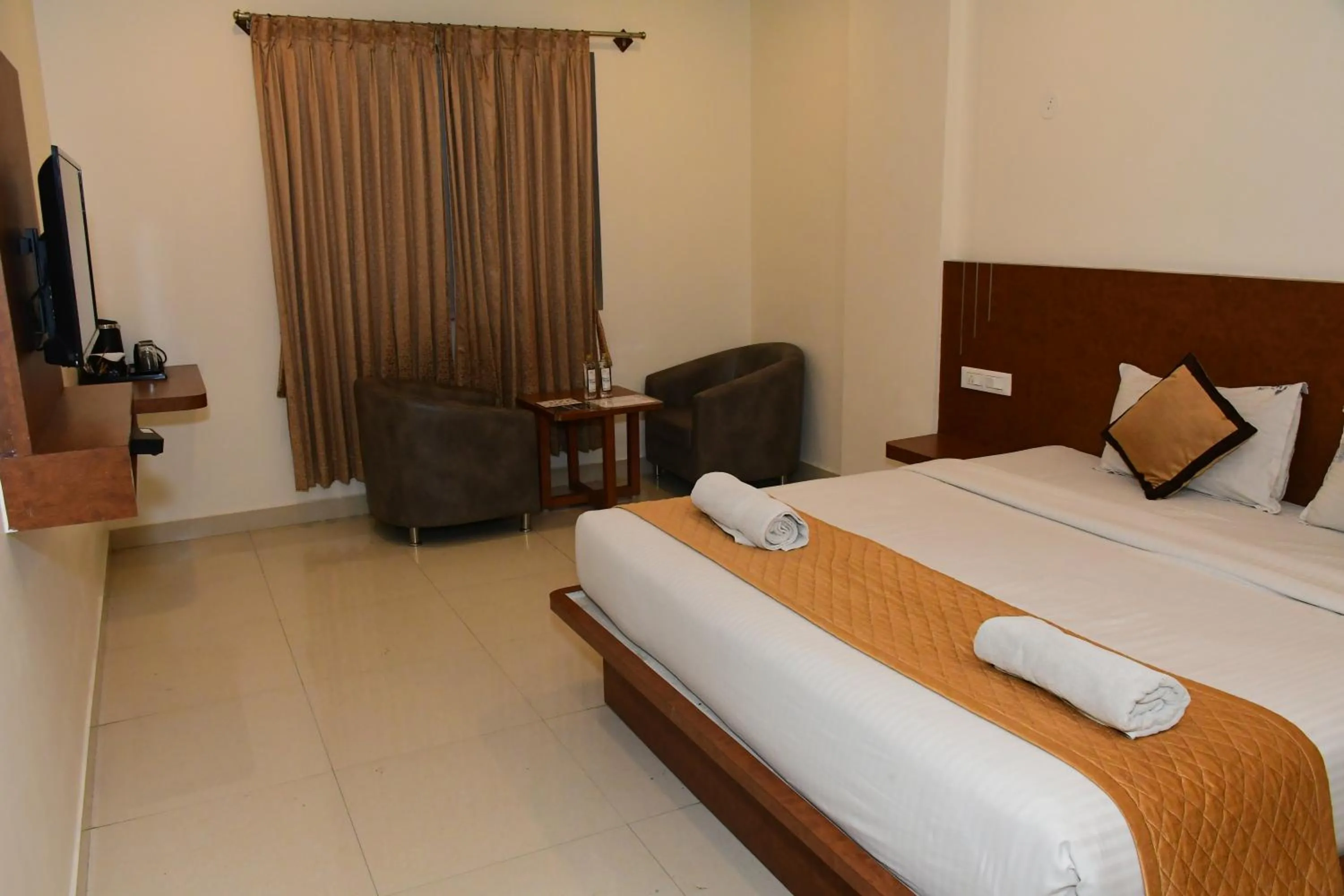 Bedroom, Bed in Sai Vihaar Inn & Suites