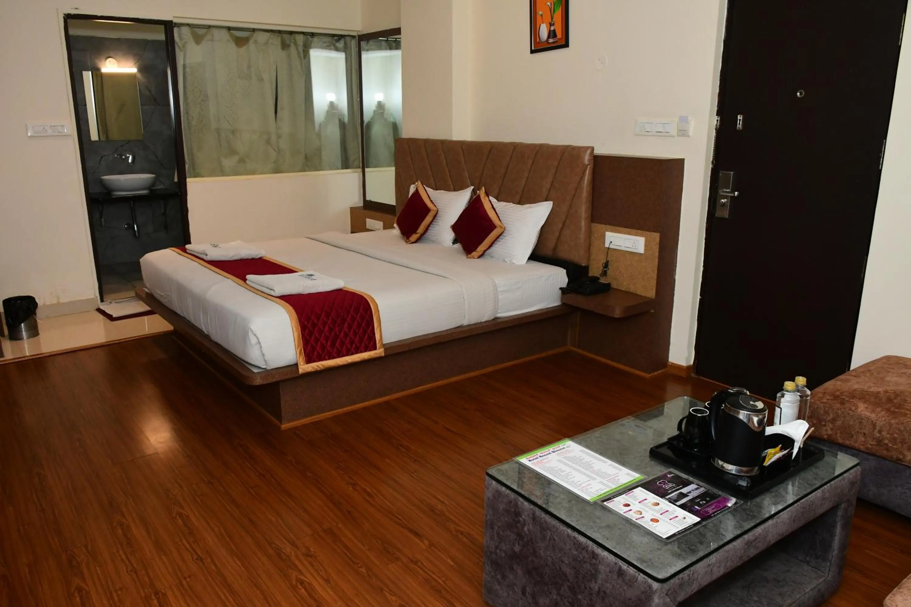 Photo of the whole room, Bed in Sai Vihaar Inn & Suites