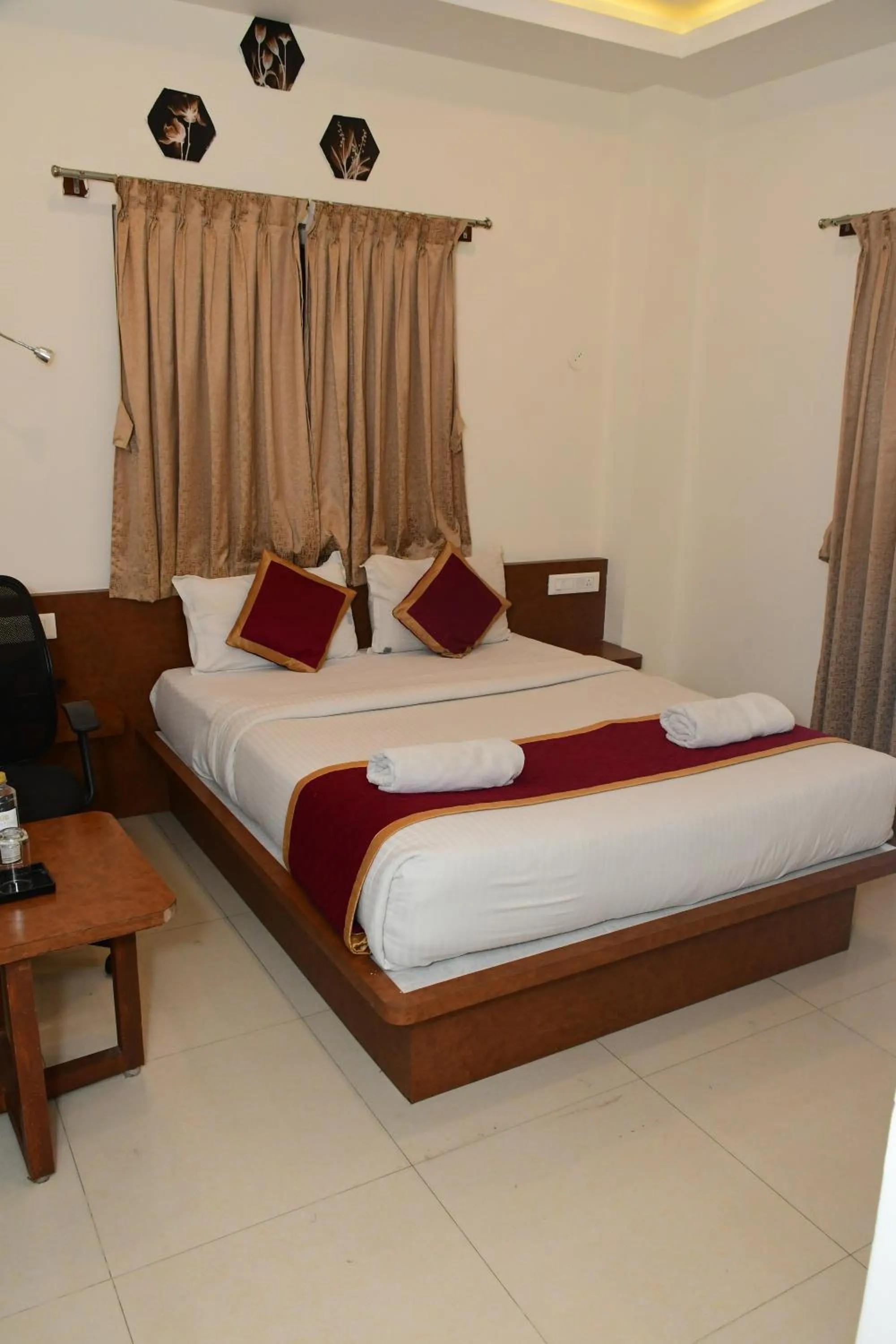 Bedroom, Bed in Sai Vihaar Inn & Suites