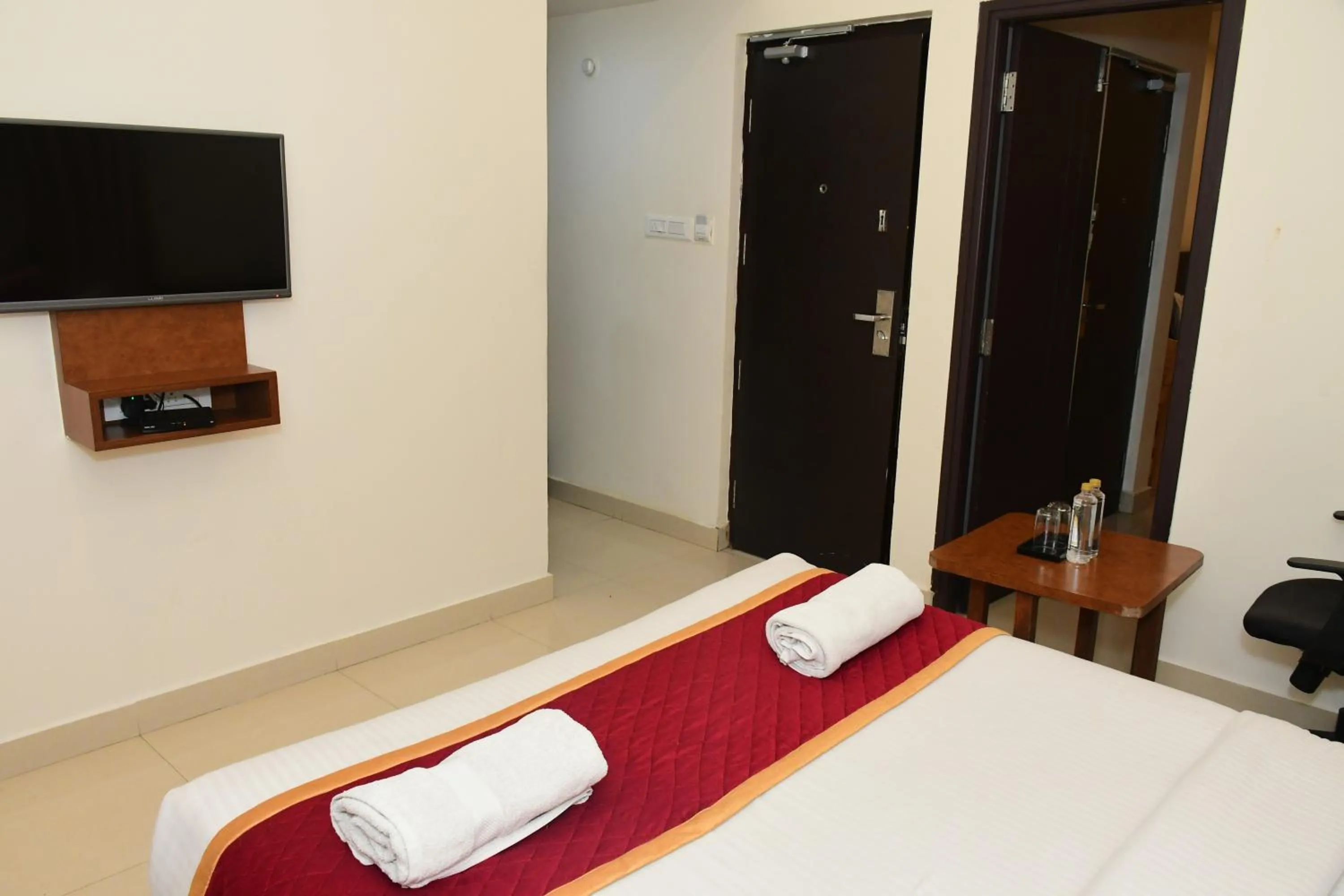 Bedroom, Bed in Sai Vihaar Inn & Suites