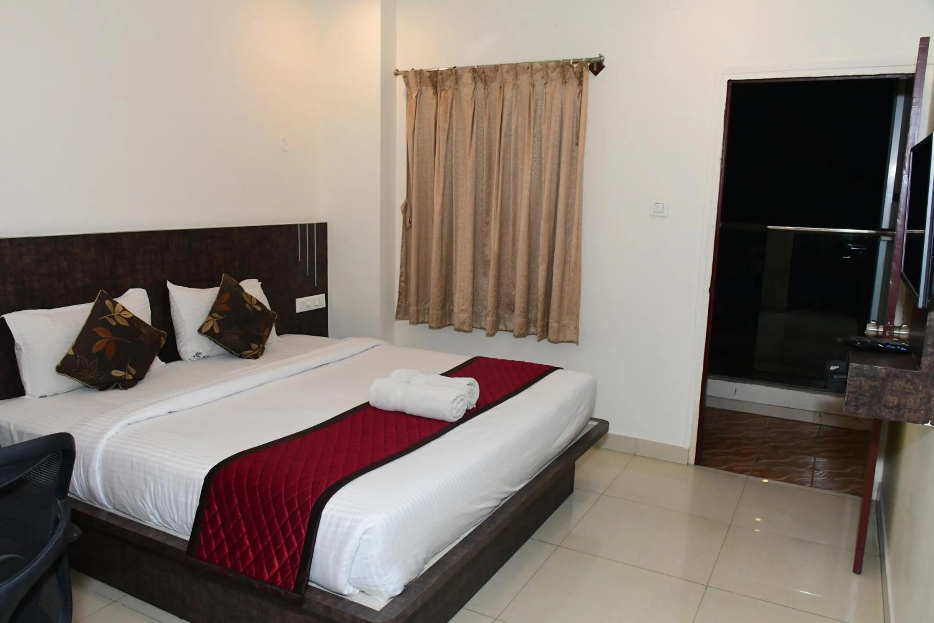 Bed in Sai Vihaar Inn & Suites