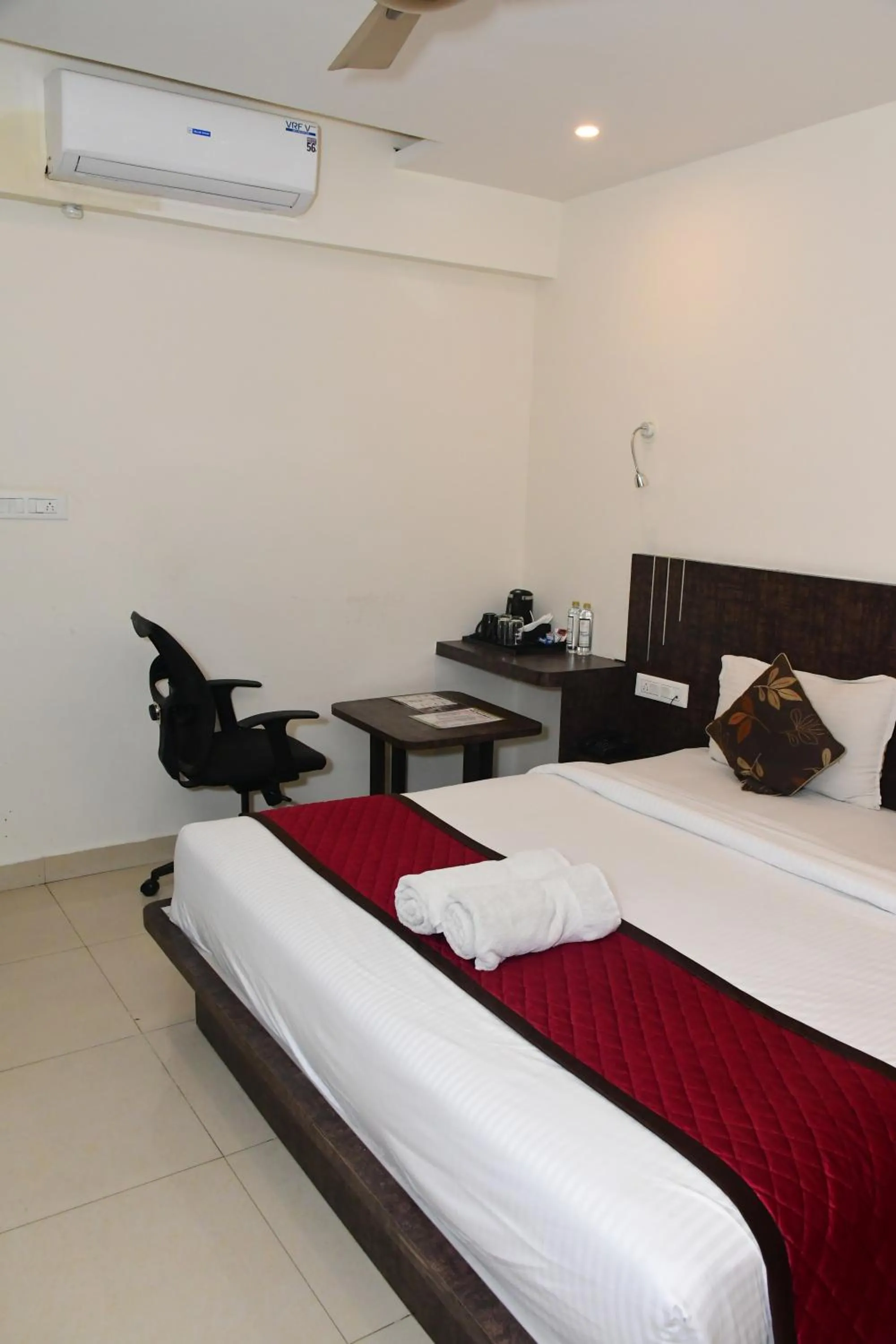 Photo of the whole room, Bed in Sai Vihaar Inn & Suites