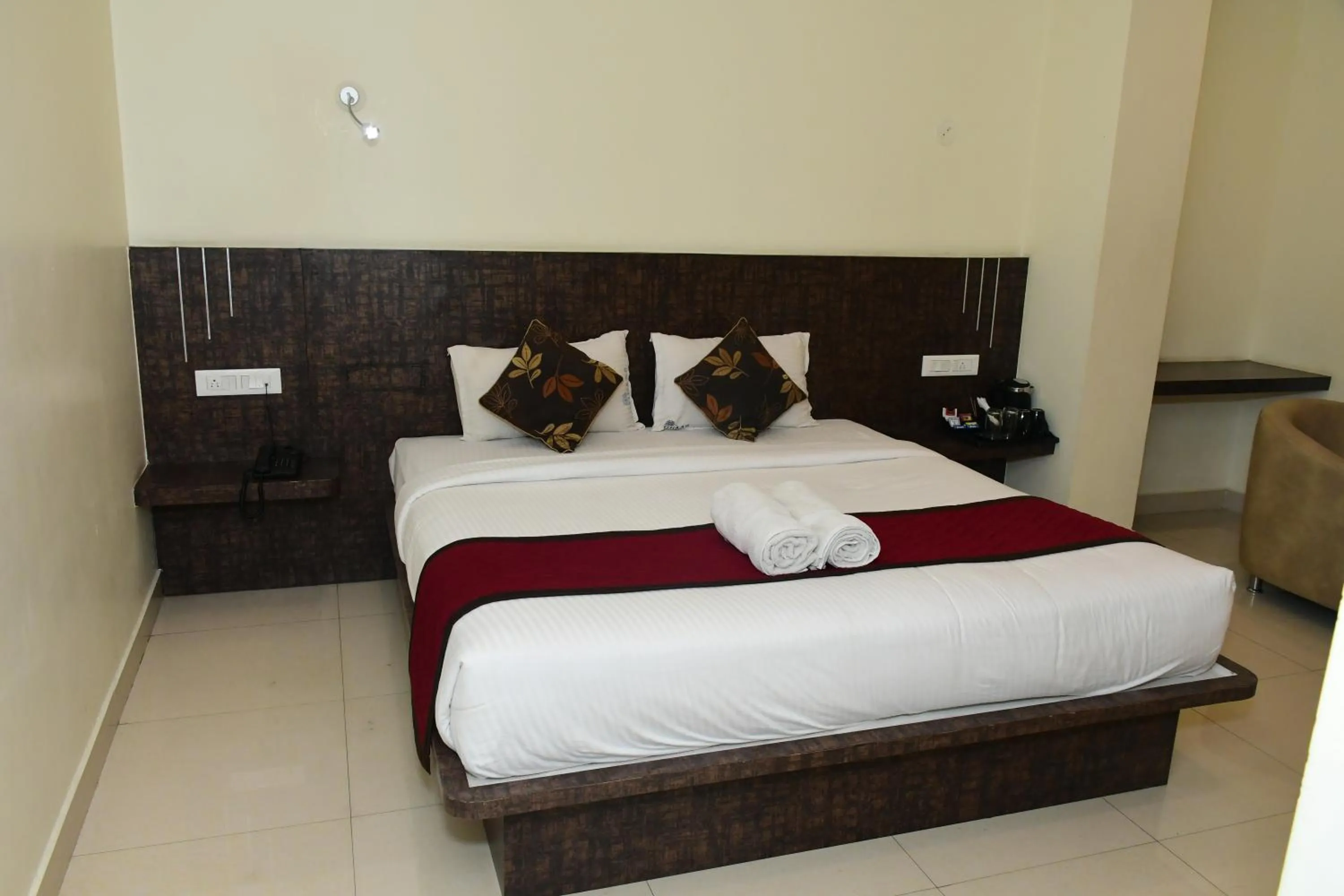 Photo of the whole room, Bed in Sai Vihaar Inn & Suites