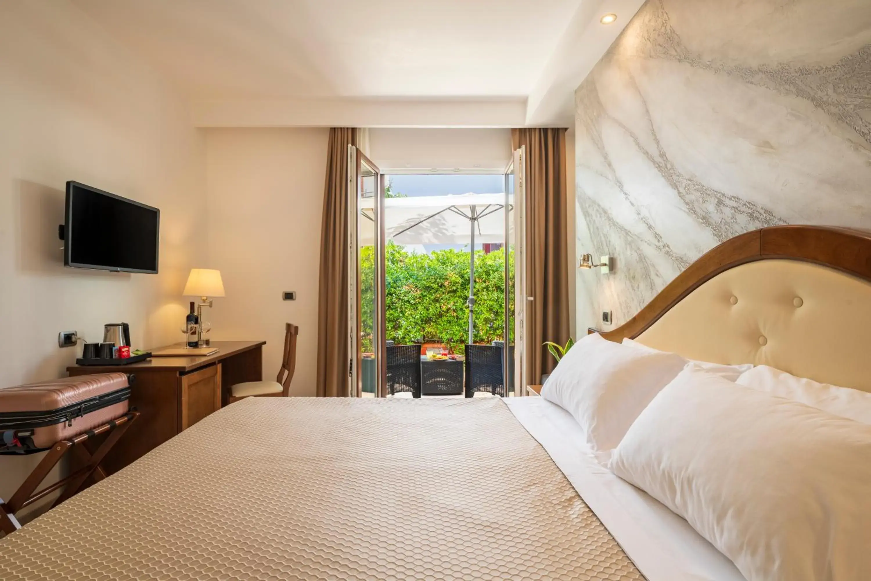 Double Room with Patio in Hotel Nicoletta Double Room with Patio in Hotel Nicoletta