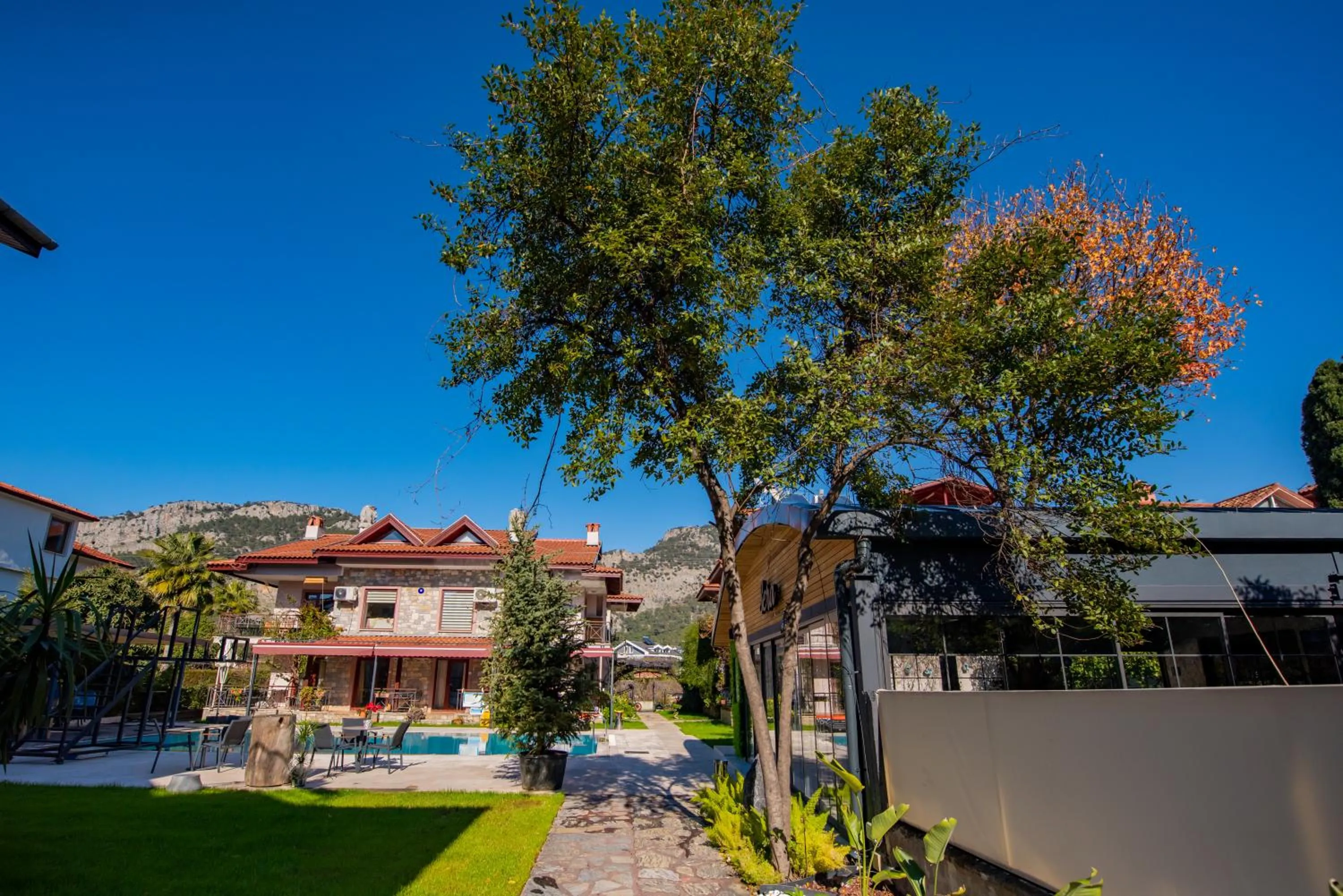 Garden in Vira Suites Hotel