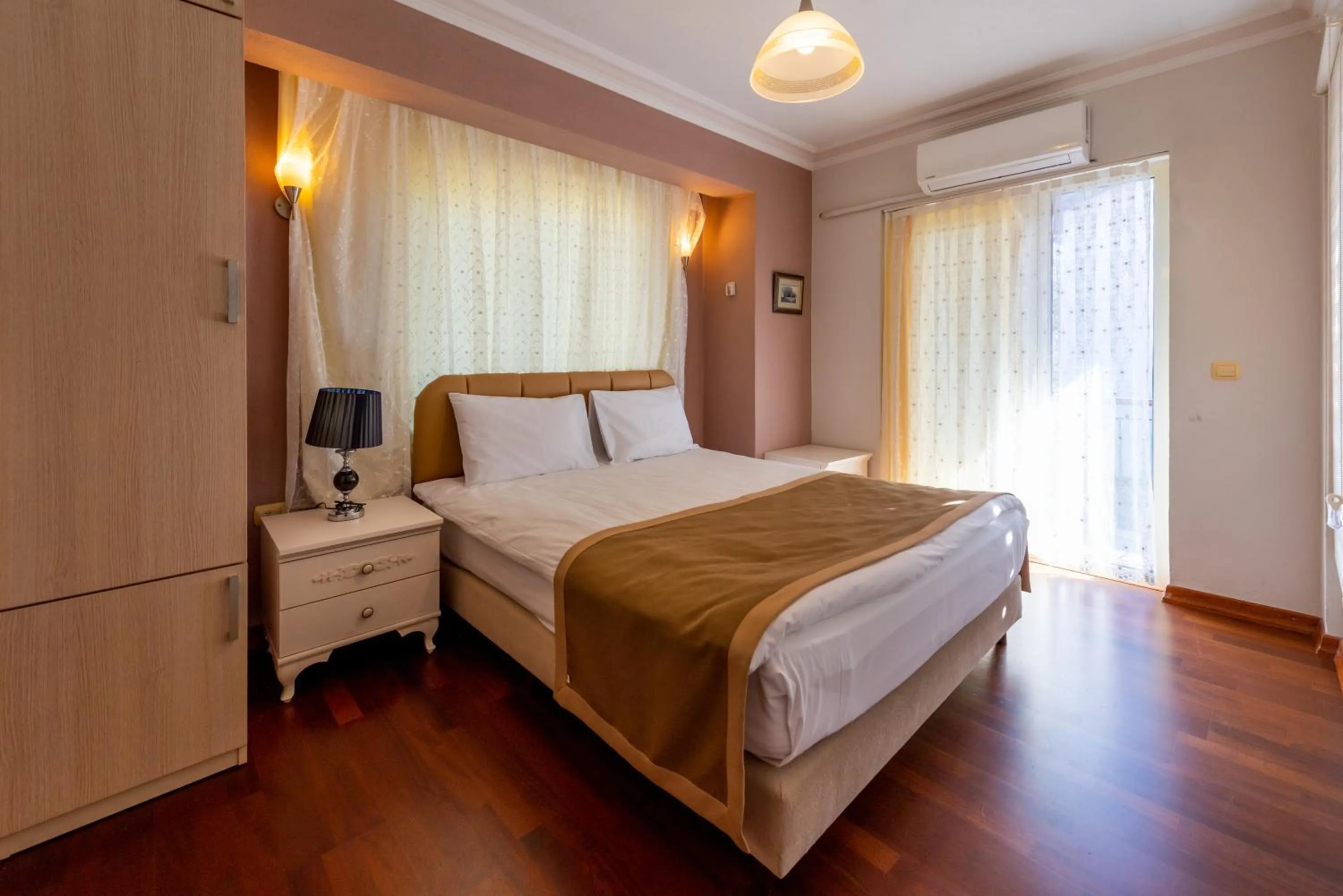 Bedroom, Bed in Vira Suites Hotel