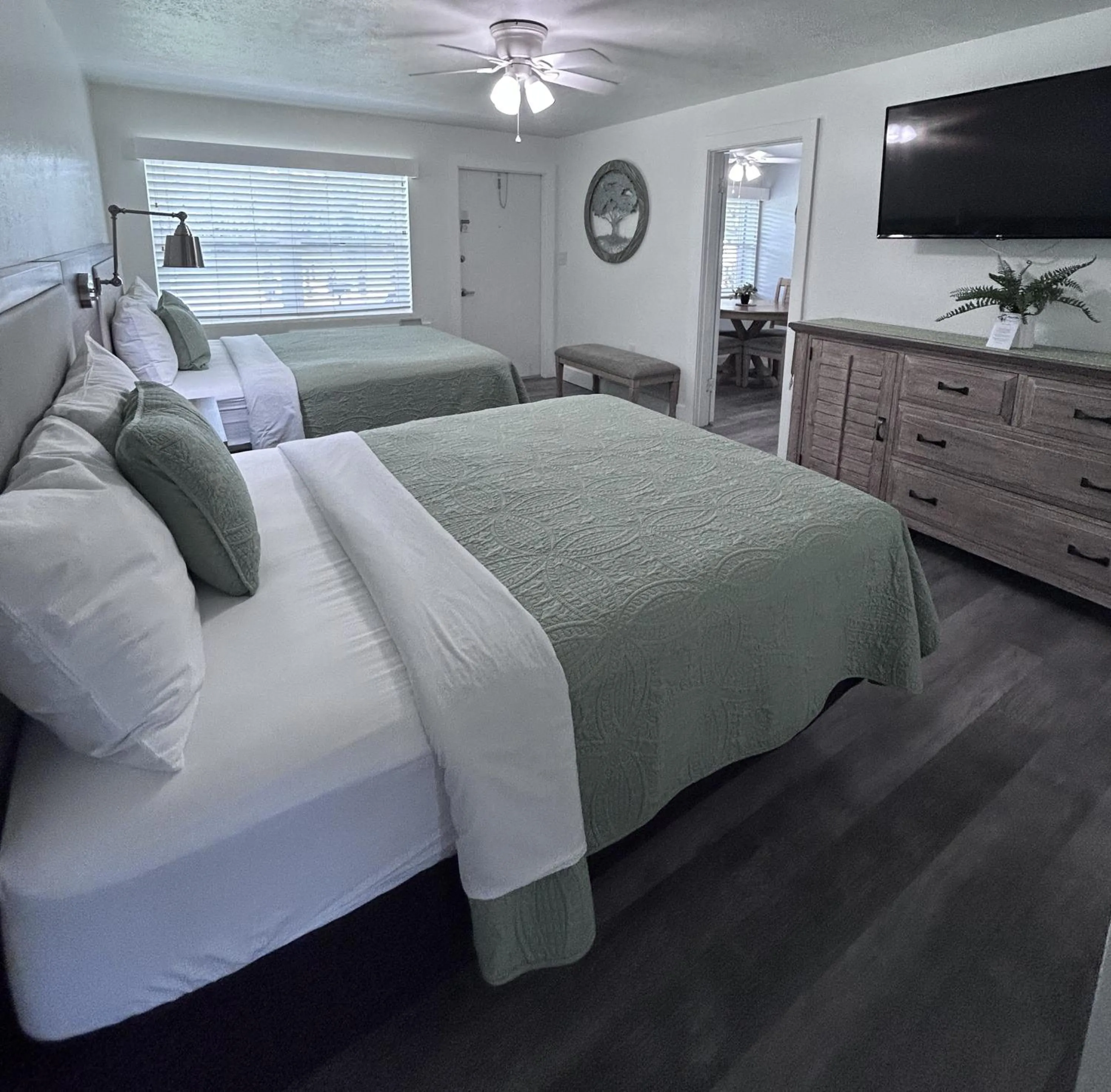 Bed in Hontoon Landing Resort & Marina