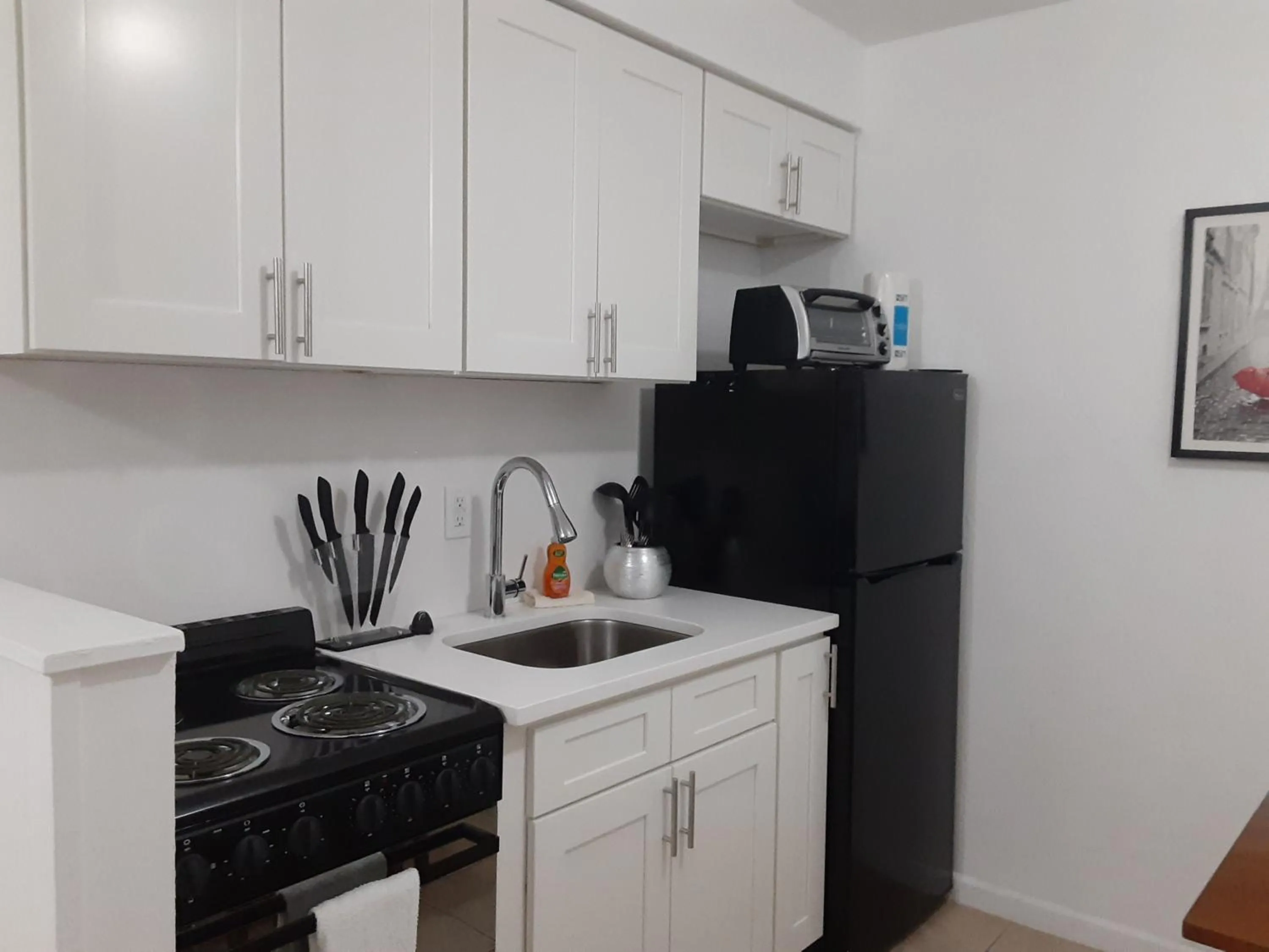Kitchen or kitchenette in Singer Island Inn