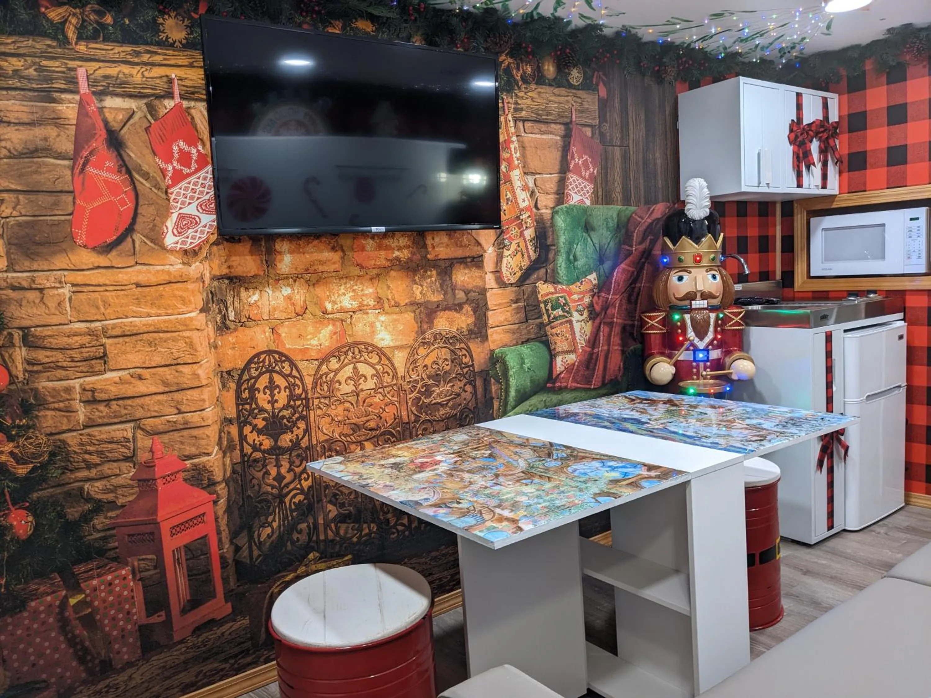 Dining area in Olympic Railway Inn