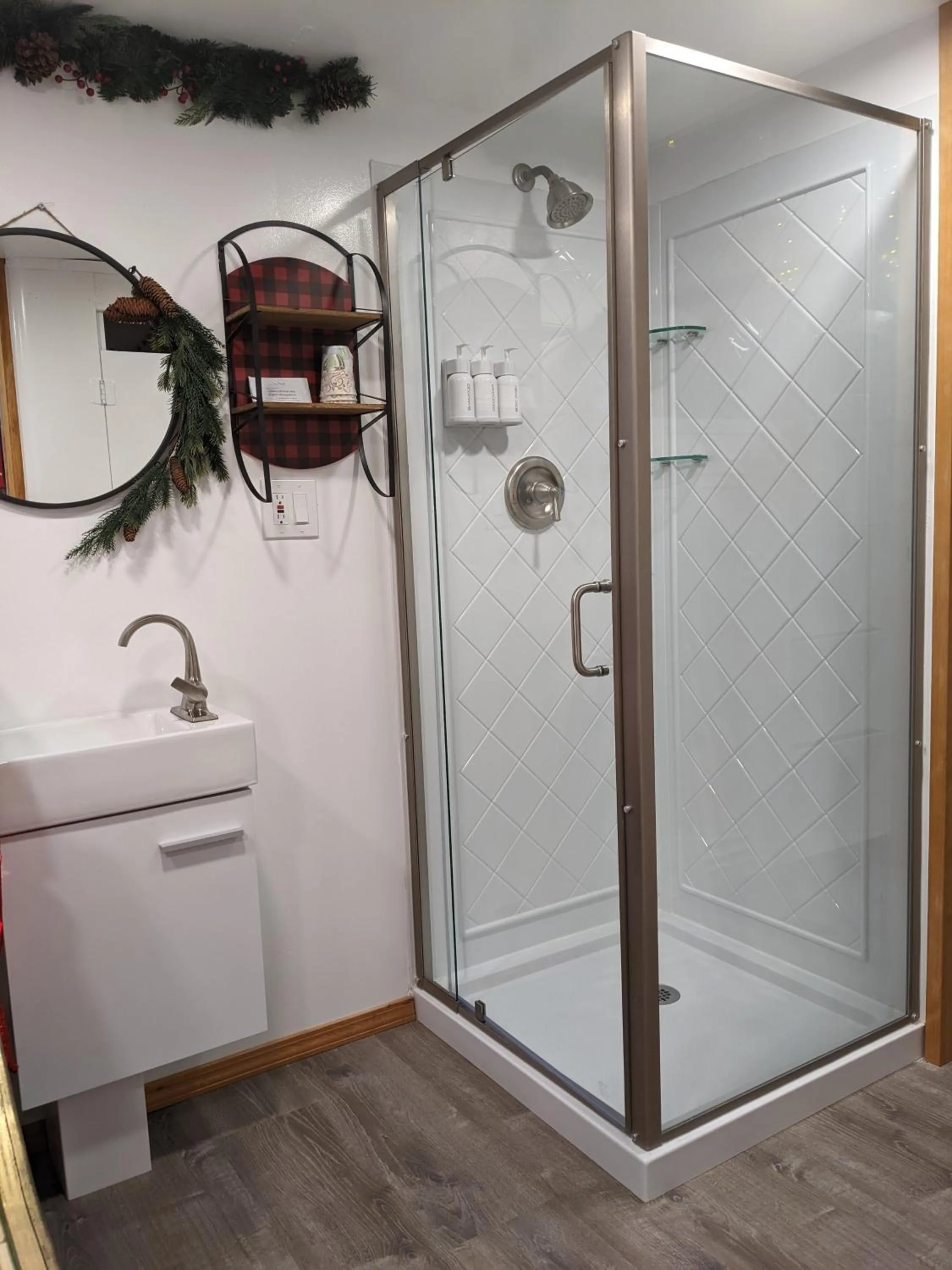 Shower in Olympic Railway Inn