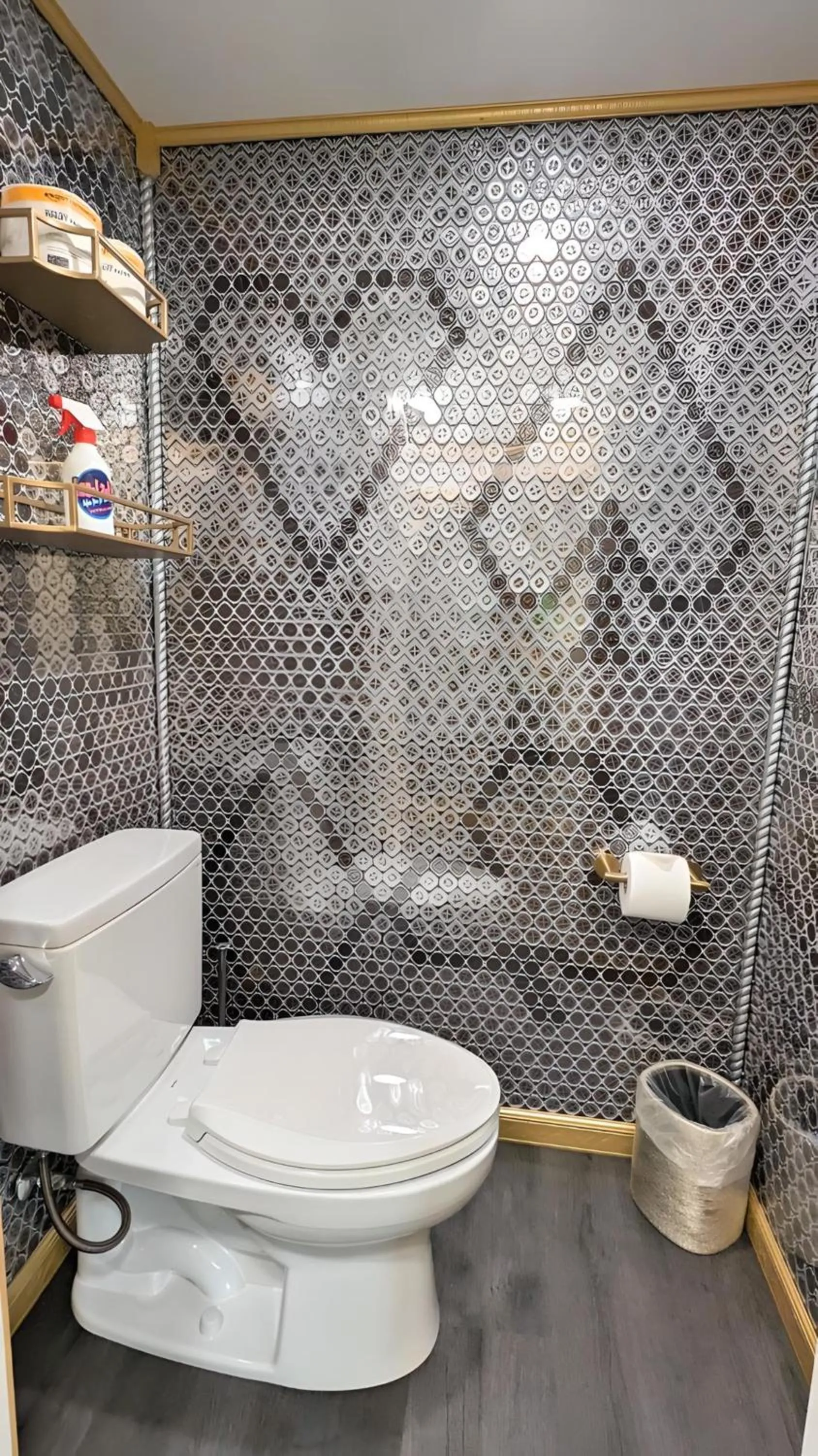 Toilet in Olympic Railway Inn