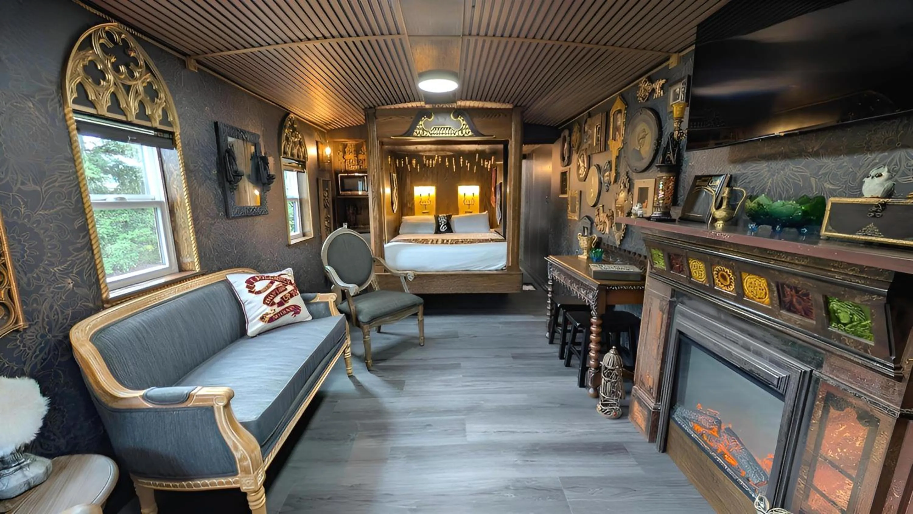 Living room in Olympic Railway Inn