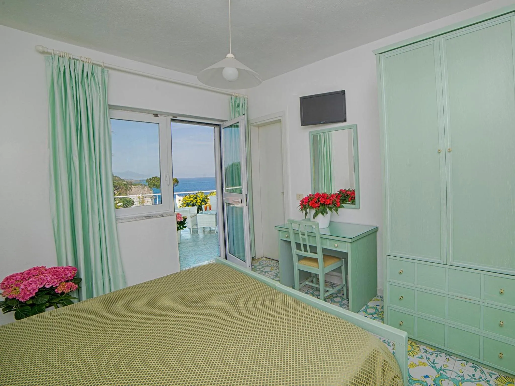 Day, Bed in Hotel Parco Cartaromana