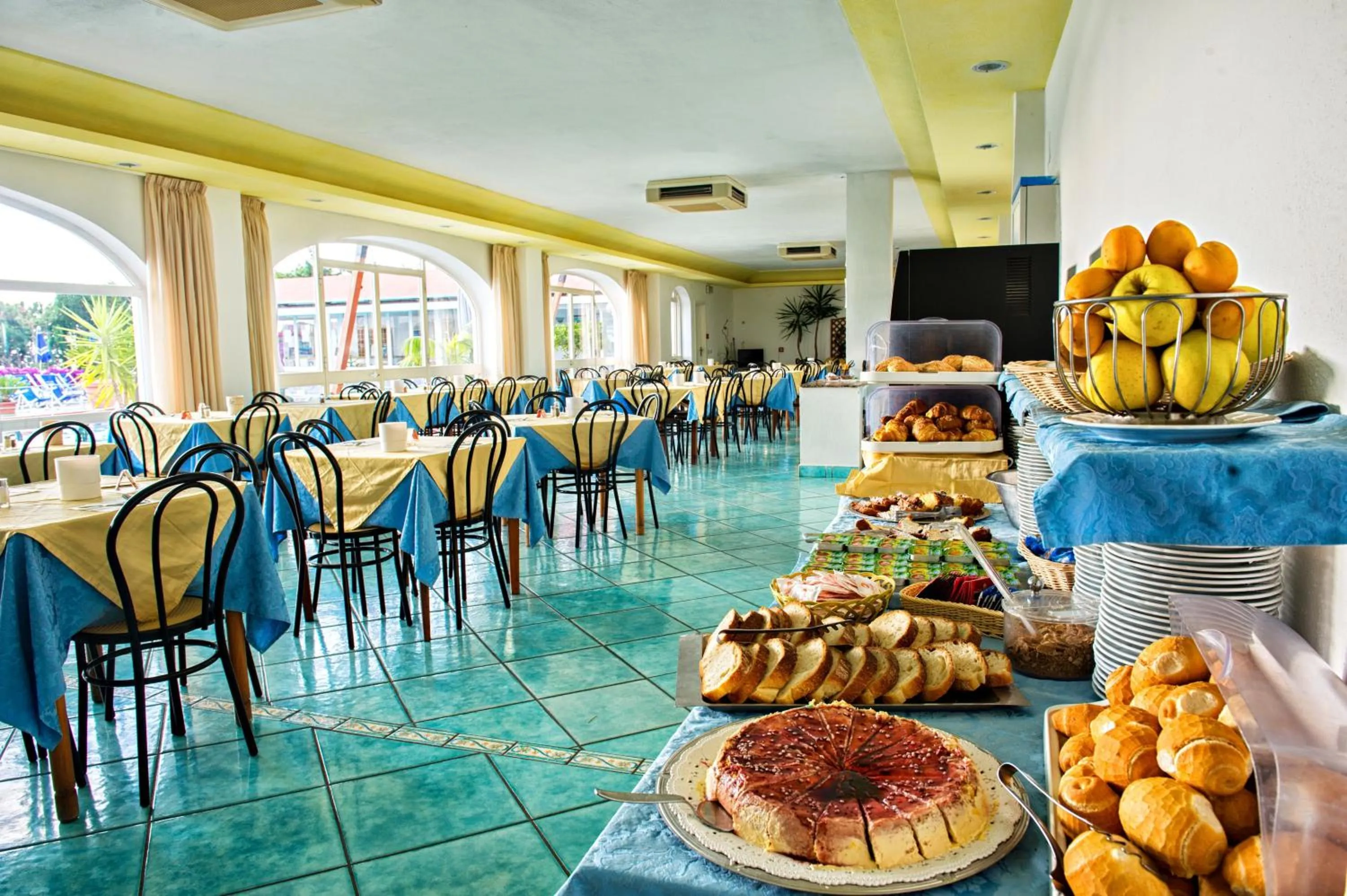 Restaurant/places to eat in Hotel Parco Cartaromana