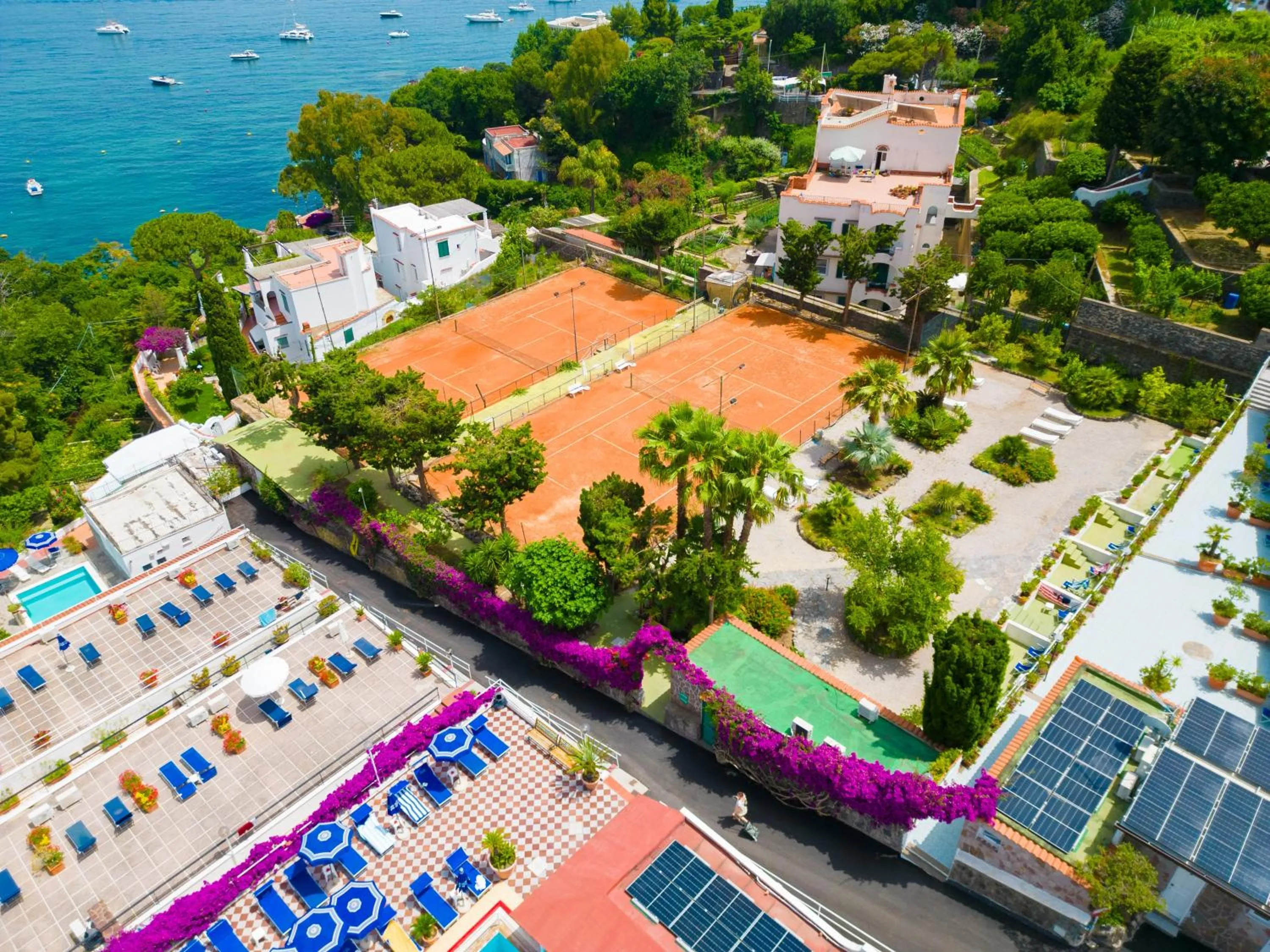 Neighbourhood in Hotel Parco Cartaromana