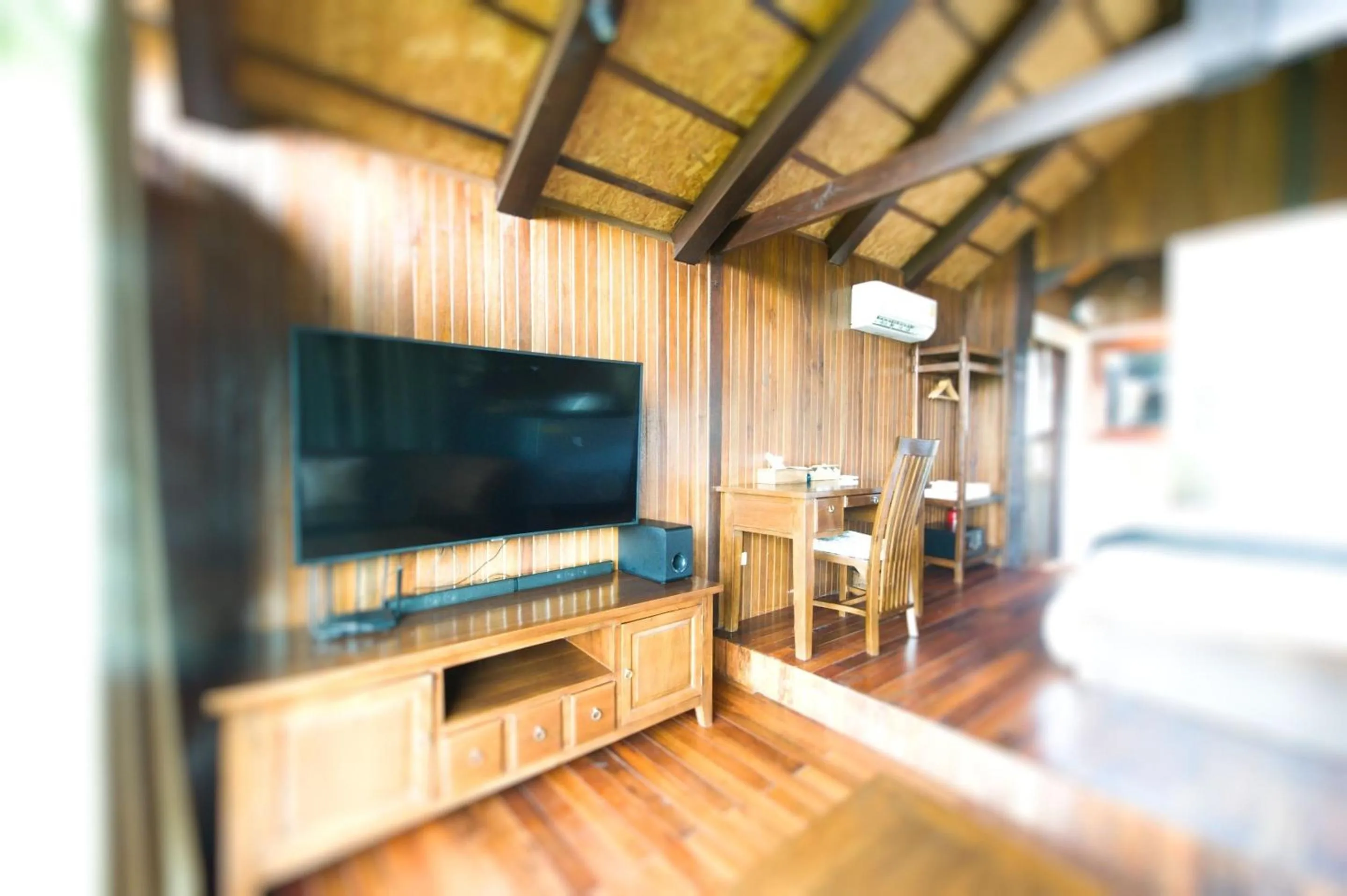 TV and multimedia in Kawarin Secret Hut Hotel and Resort