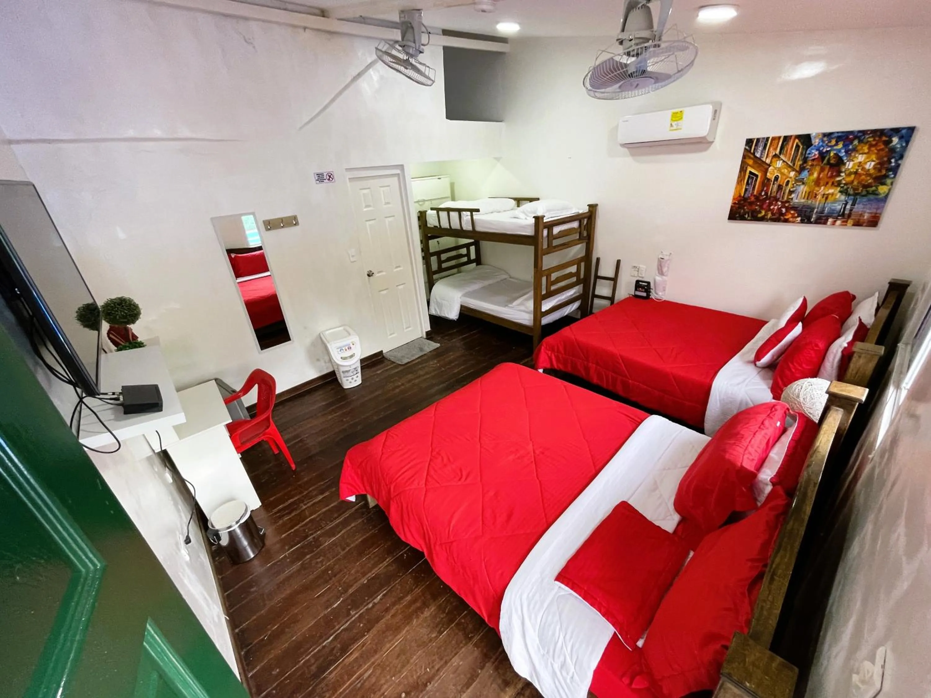 TV and multimedia, Bed in Hostal Paraiso Minca