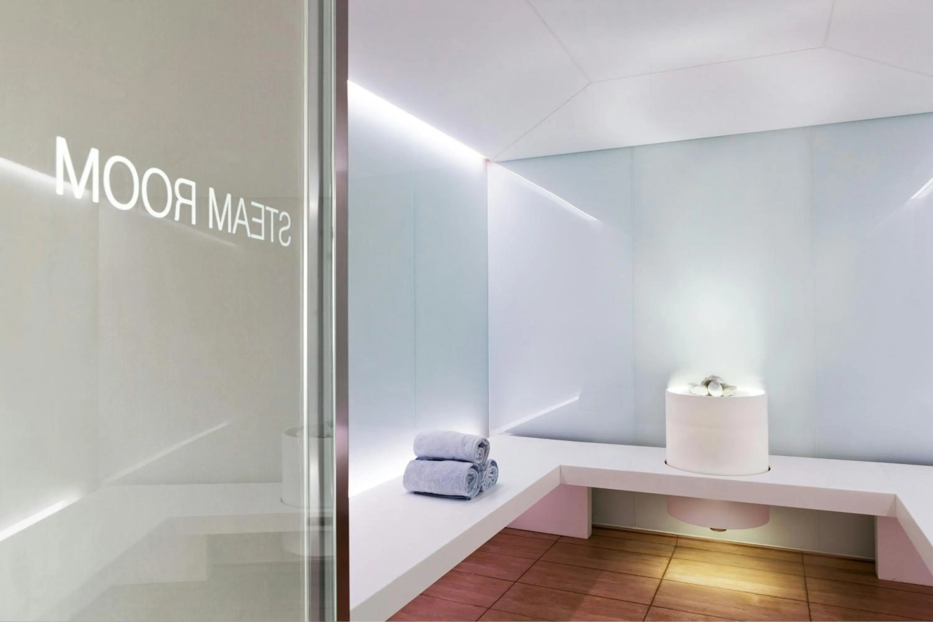 Spa and wellness centre/facilities, Bed in Four Points Sheraton Bolzano Bozen