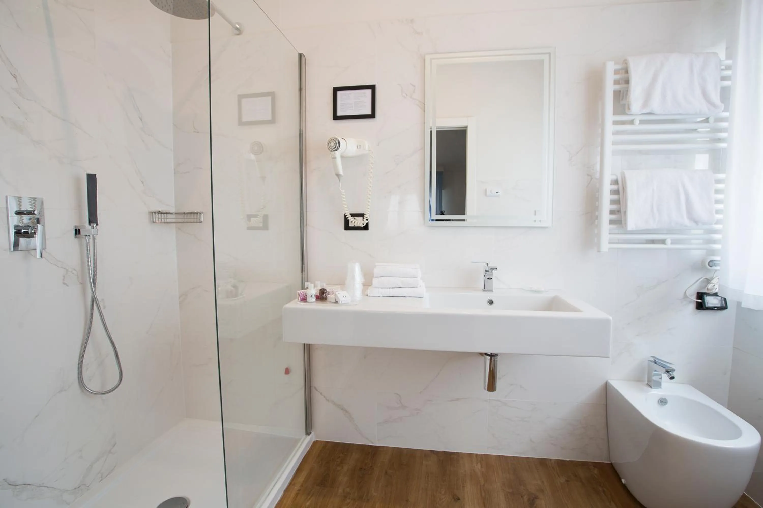 Bathroom in La Gustea Hotel & Cucina