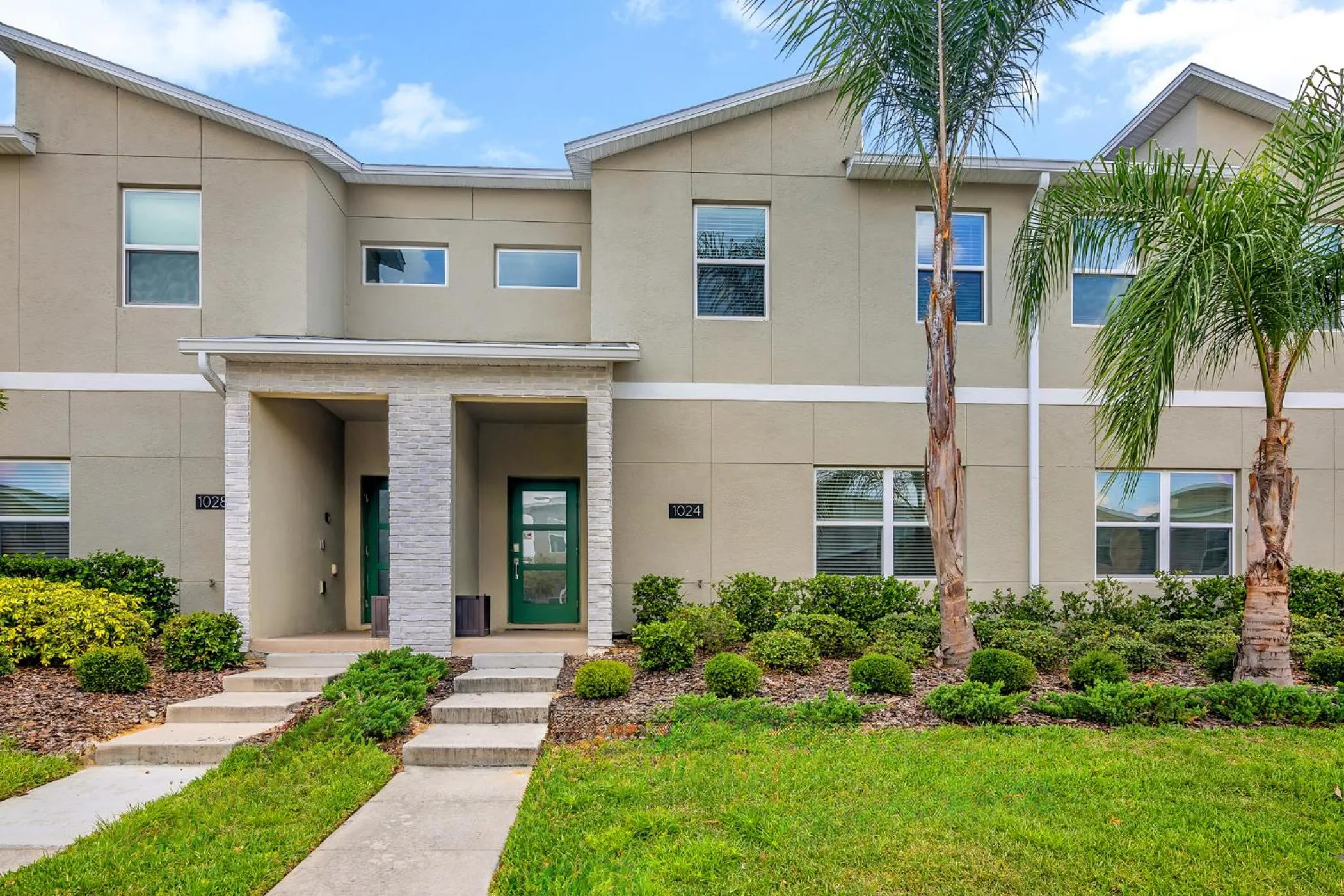 Property building in Fascinating 4 bedroom, walking distance to the waterpark