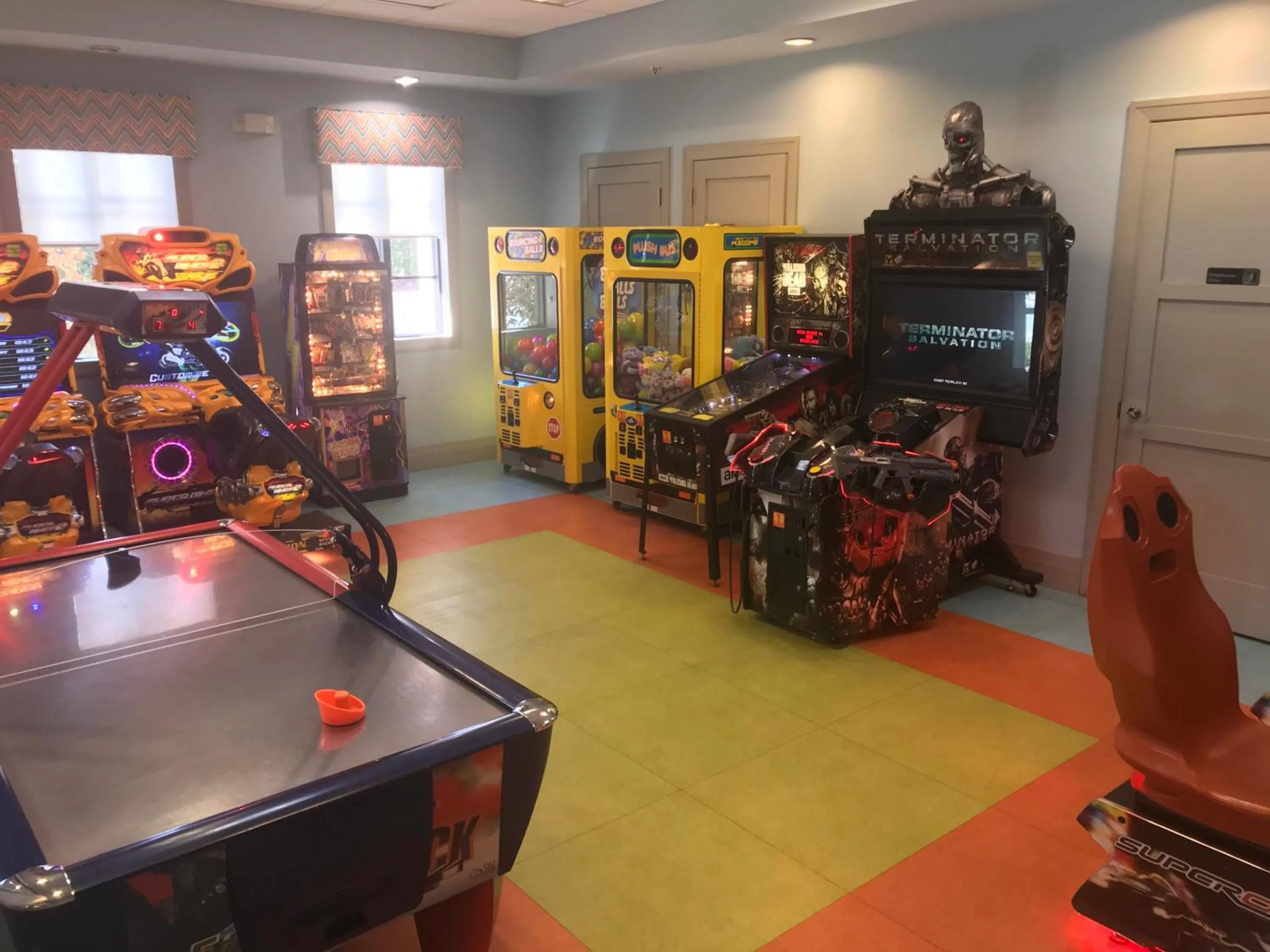 Game Room in Fascinating 4 bedroom, walking distance to the waterpark