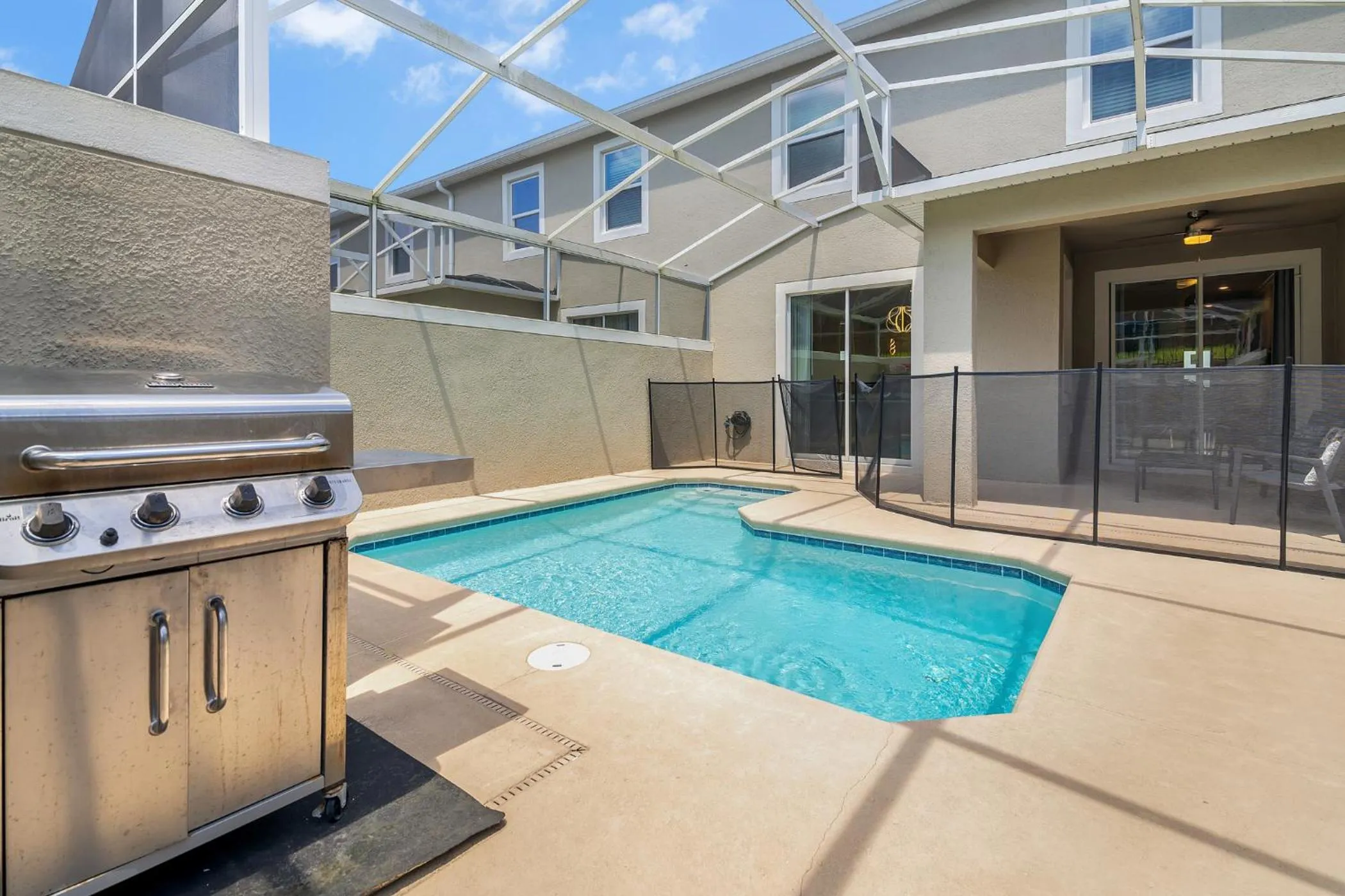 Patio in Fascinating 4 bedroom, walking distance to the waterpark