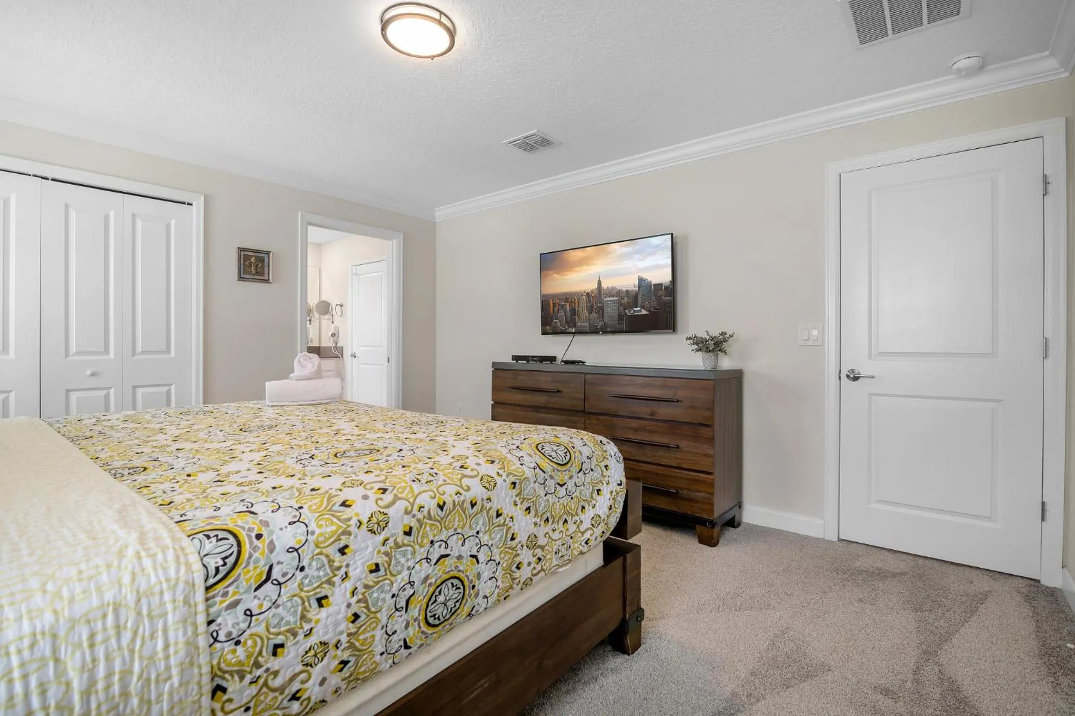 Bedroom, Bed in Fascinating 4 bedroom, walking distance to the waterpark